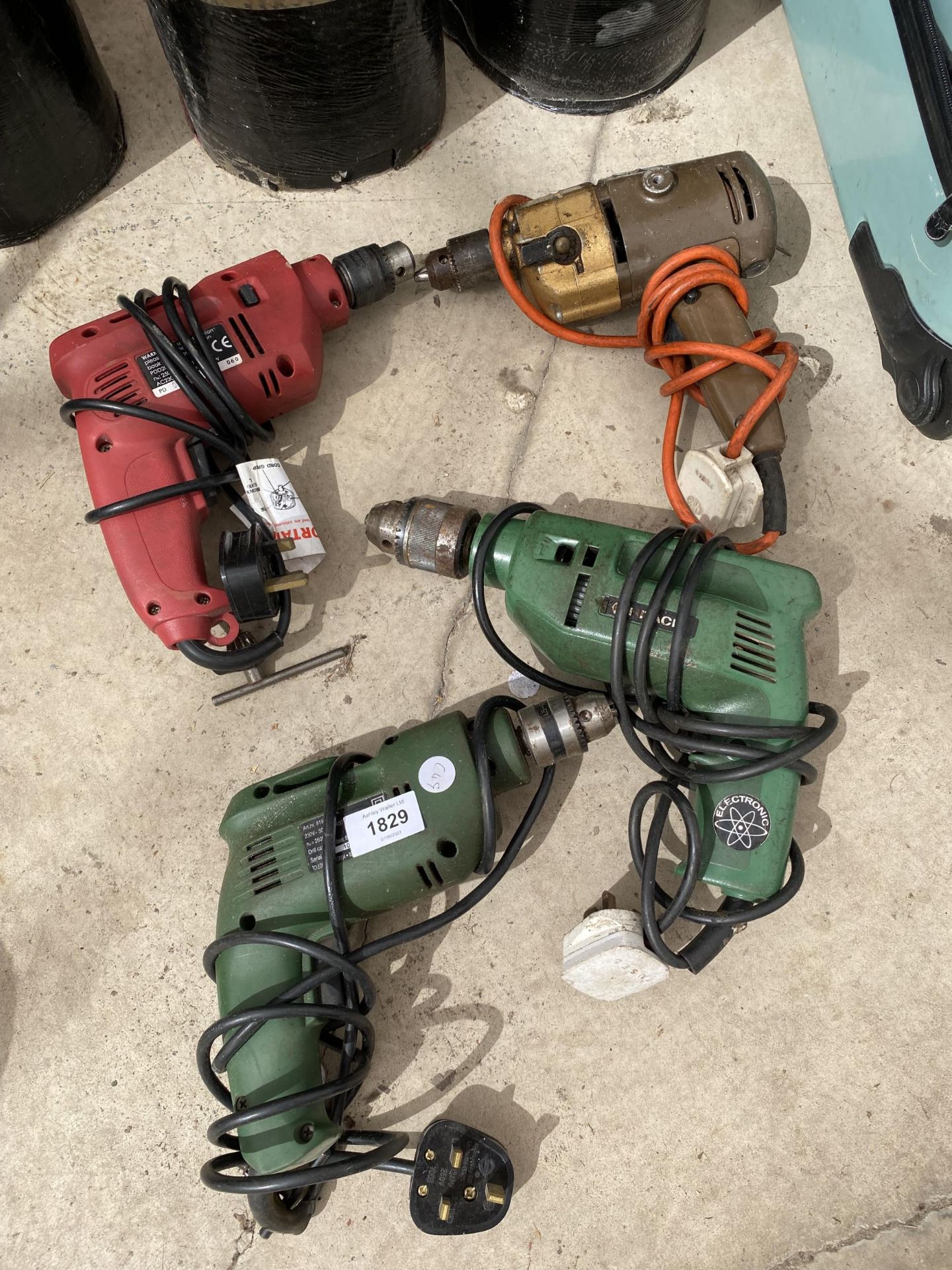 AN ASSORTMENT OF ELECTRIC DRILLS