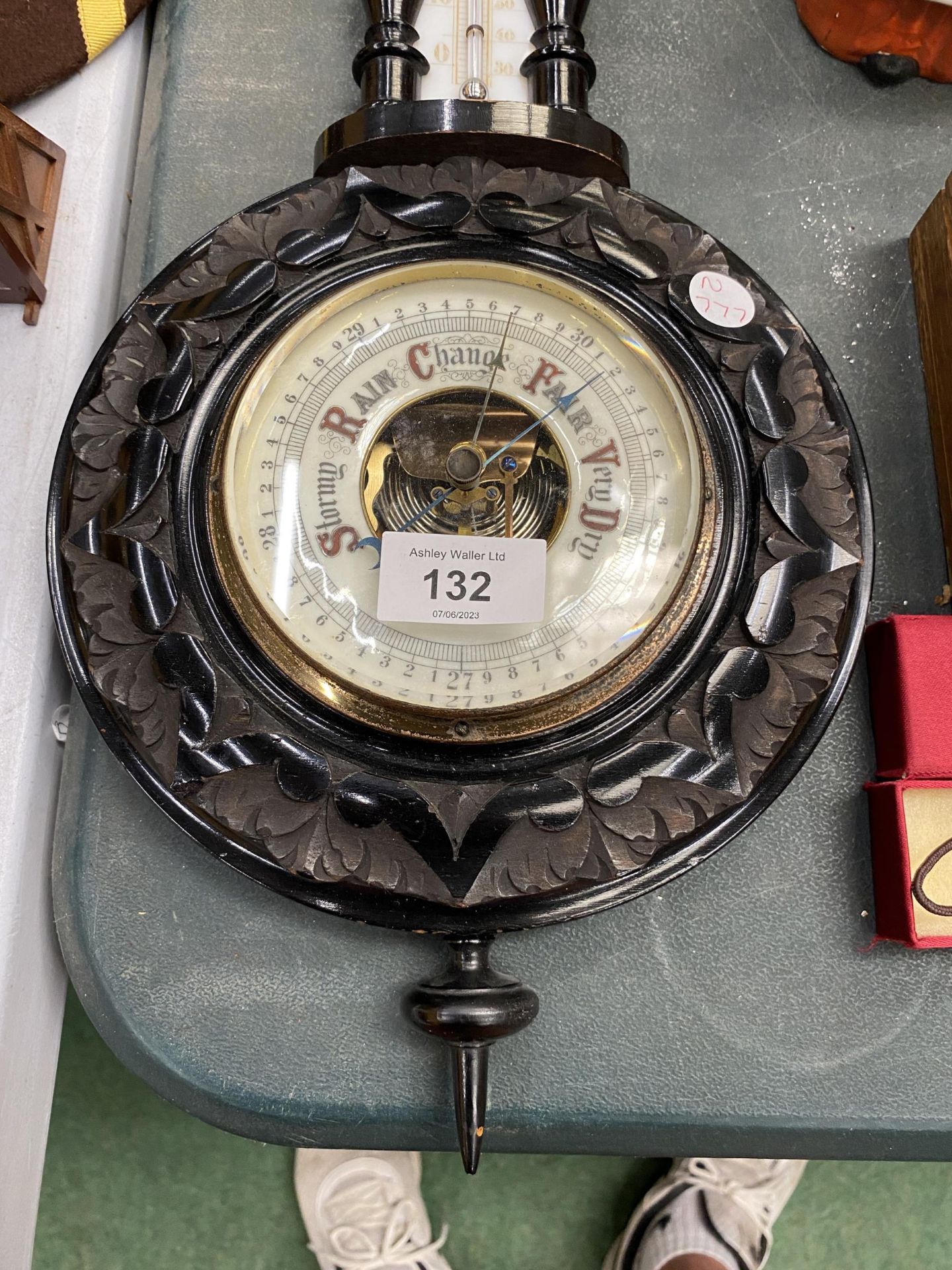 AN EBONY FRAMED VINTAGE BAROMETER AND THERMOMETER PLUS A ROUND METAL BAROMETER - Image 2 of 4