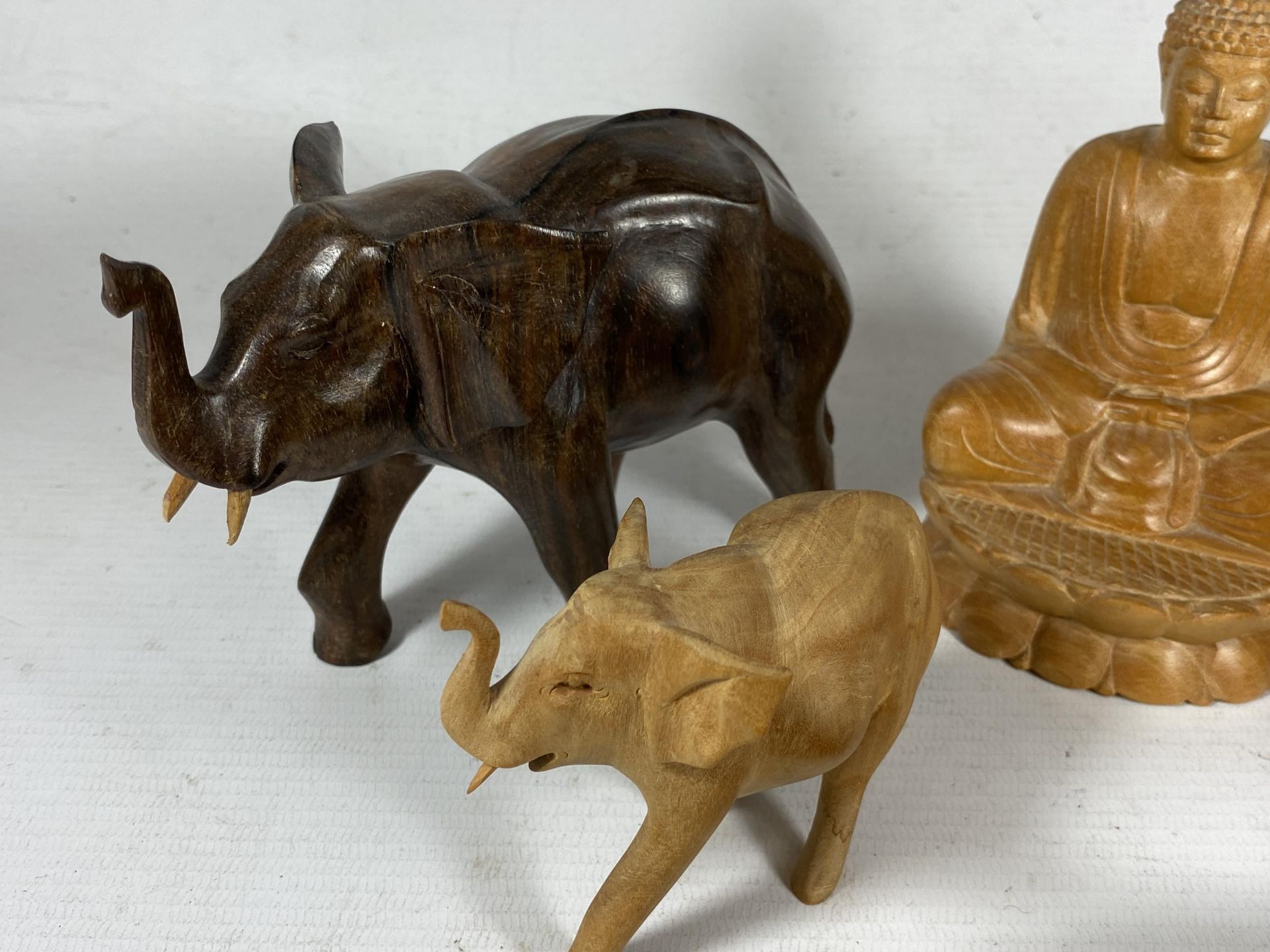 A GROUP OF ORIENTAL CARVED WOODEN FIGURES, SEATED BUDDHA, TURTLES AND TWO ELEPHANTS - Image 3 of 5