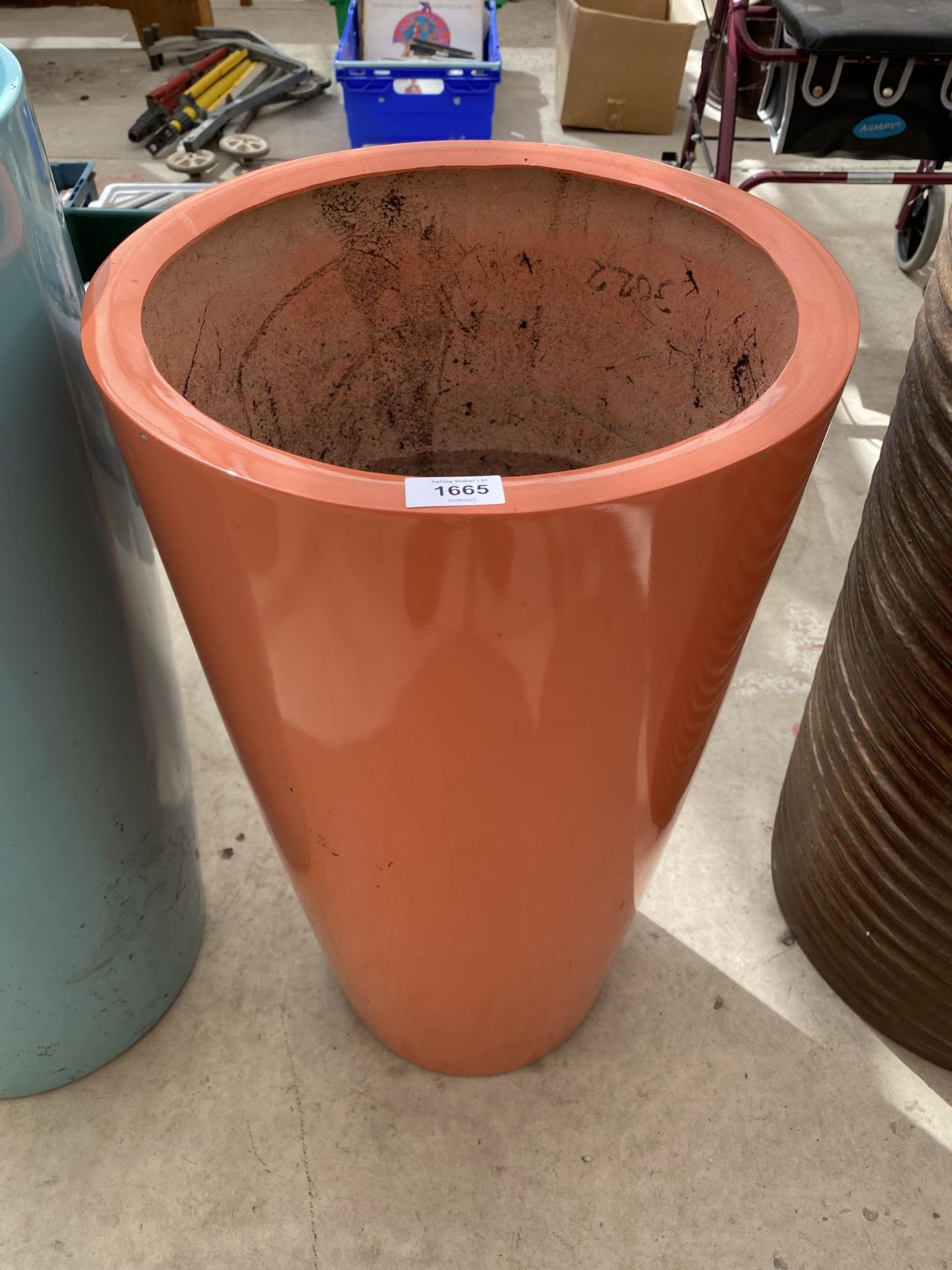 AN ORANGE CIRCULAR FIBRE GLASS PLANTER (H:72CM)