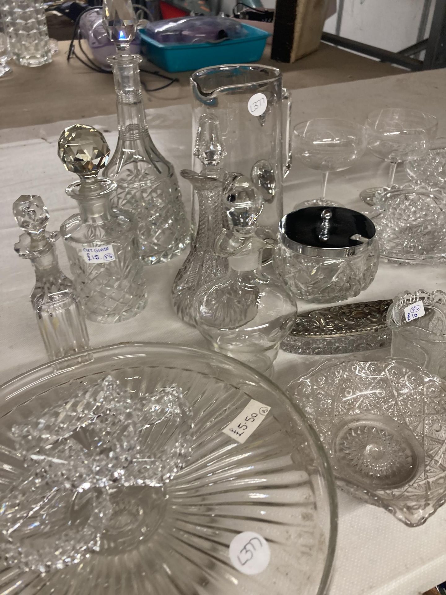 A LARGE COLLECTION OF VINTAGE GLASSWARE TO INCLUDE A HALLMARKED SILVER LIDDED TRINKET DISH, EYE - Image 2 of 3