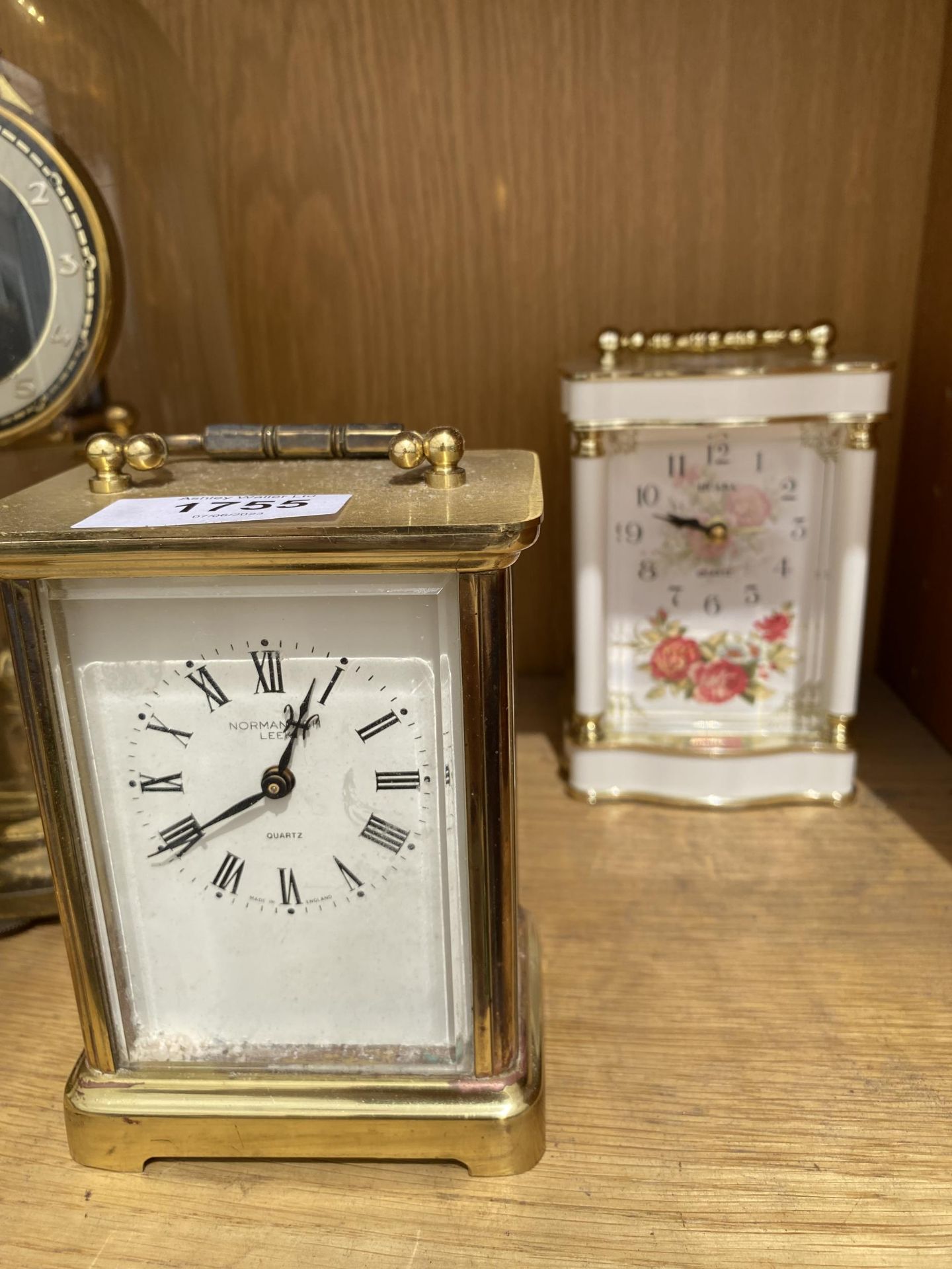 AN ASSORTMENT OF CLOCKS AND BAROMETERS TO INCLUDE AN ANNIVERSARY CLOCK AND THREE CARRIAGE CLOCKS ETC - Image 2 of 4