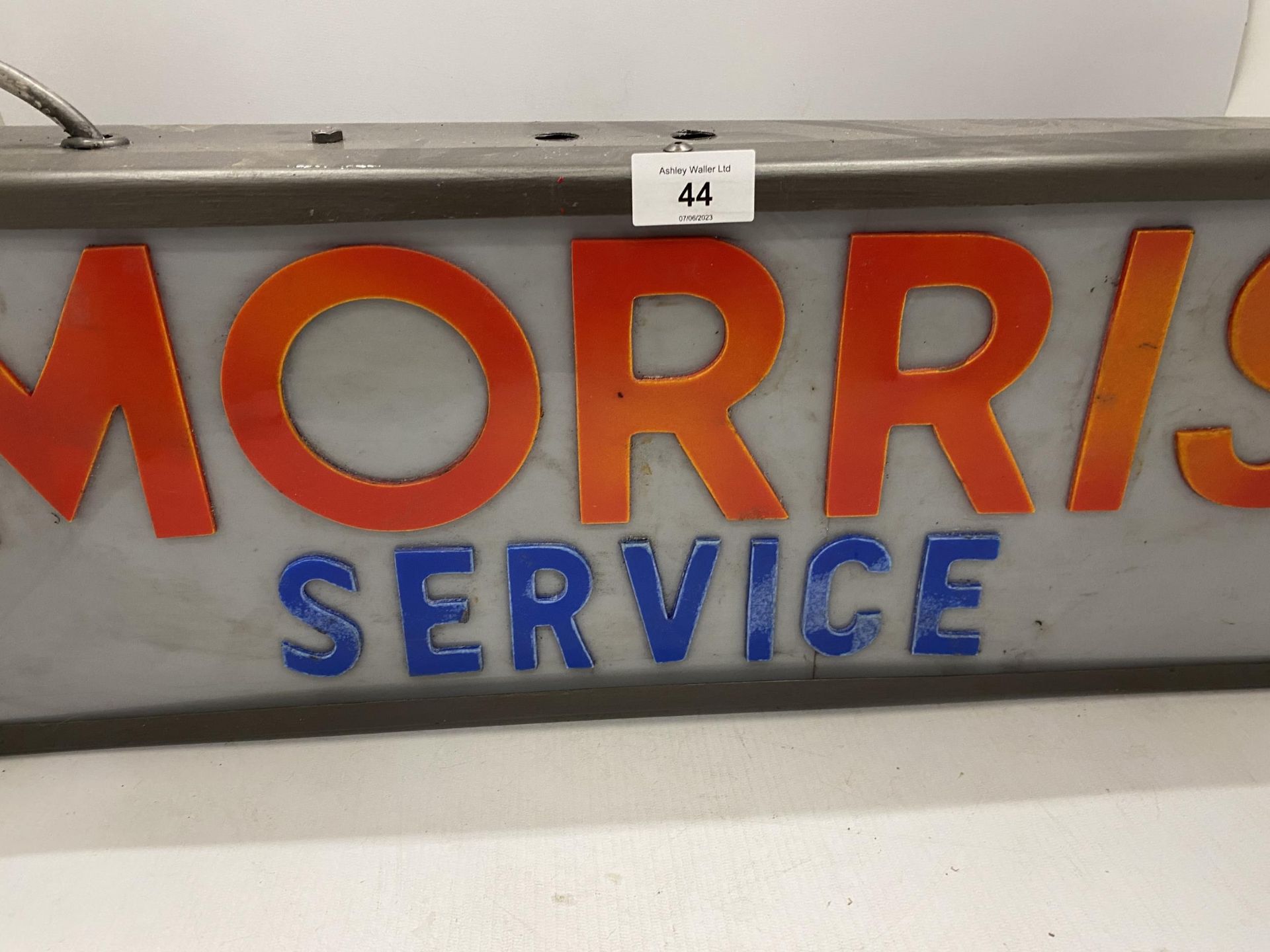 A 'MORRIS SERVICE' ILLUMINATED BOX SIGN, 23 X 57CM - Image 2 of 2