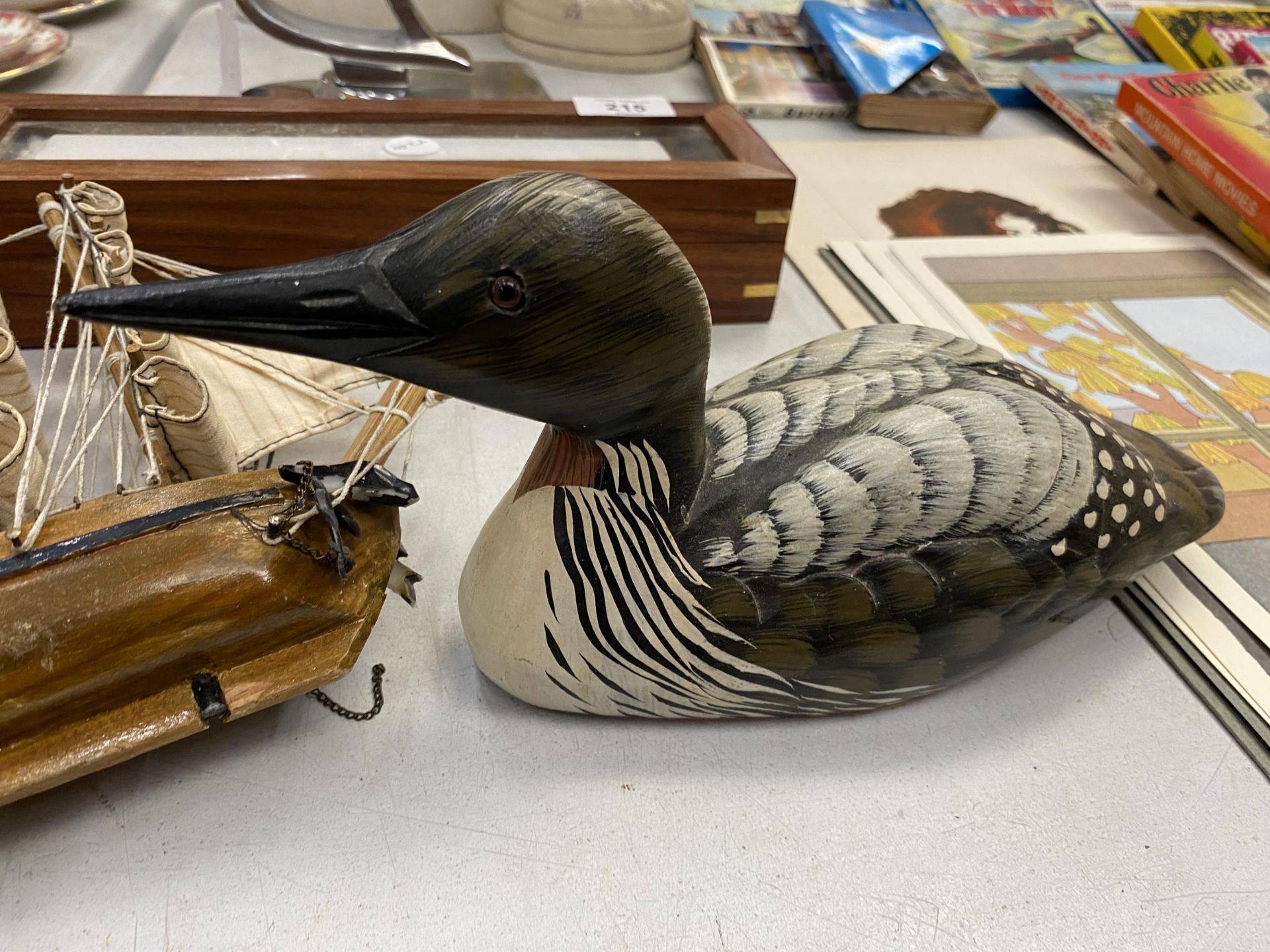 A WOODEN CRIBBAGE SET TOGETHER WITH A WOODEN DUCK AND SHIP - Image 3 of 3