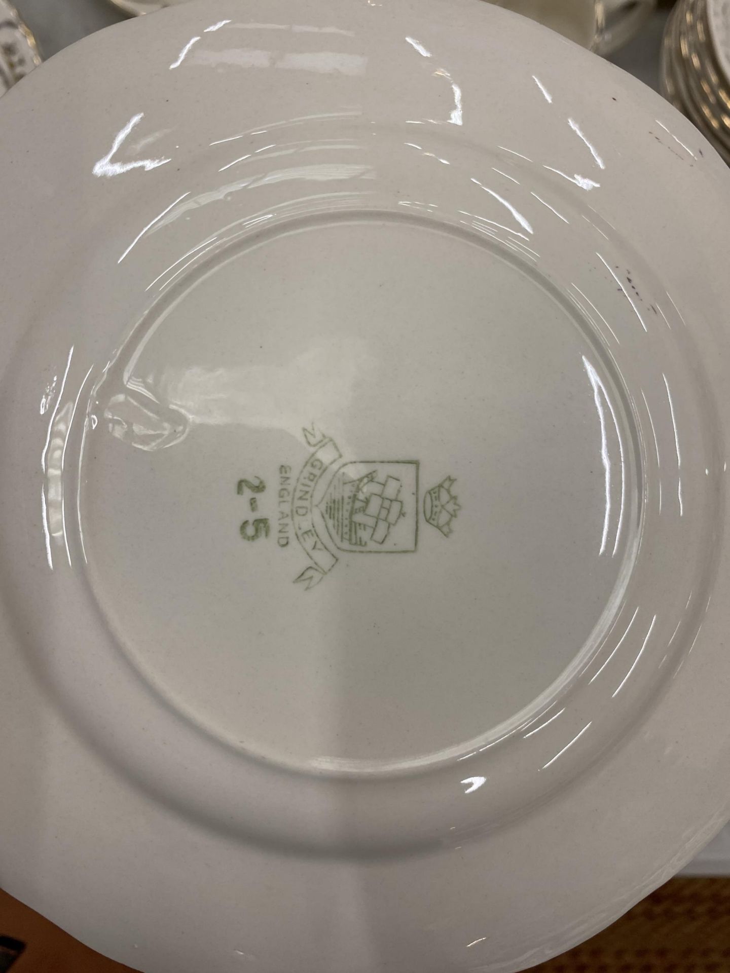 A LARGE QUANTITY OF VINTAGE GRINDLEY ROSE PATTERNED DINNERWARE TO INCLUDE VARIOUS SIZES OF PLATES, - Image 2 of 2