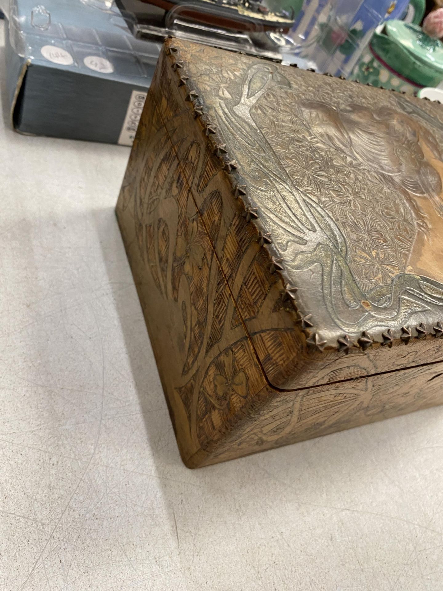 A WOODEN AND LEATHER BOX EMBOSSED WITH A LADY'S HEAD - Image 3 of 3