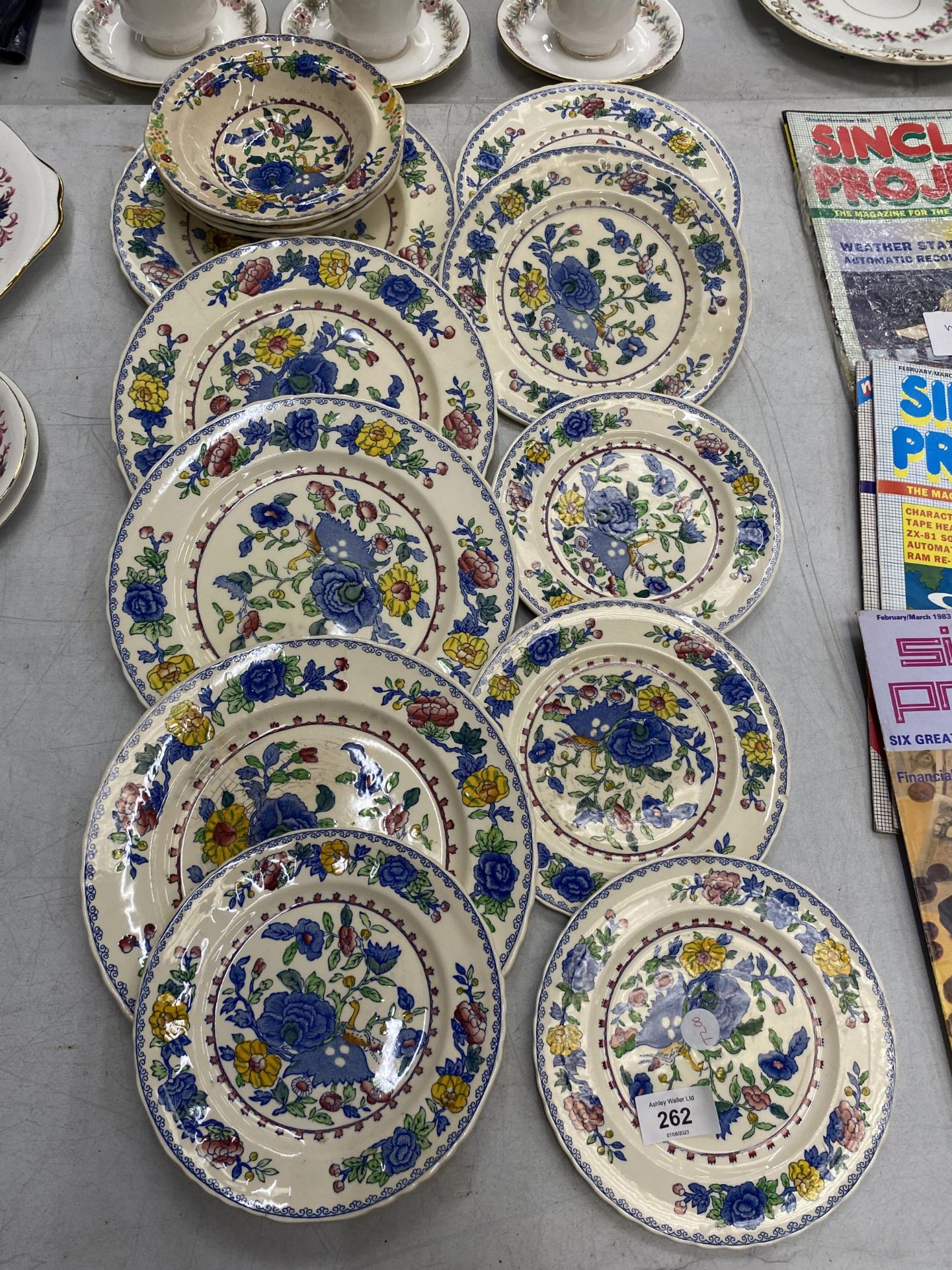 A QUANTITY OF VINTAGE MASONS 'REGENCY' PLATES AND BOWLS