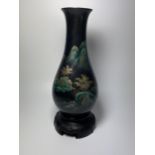A MID 20TH CENTURY CHINESE FUZHOU BLACK LACQUERED GILT DESIGN VASE ON STAND, HEIGHT 29CM