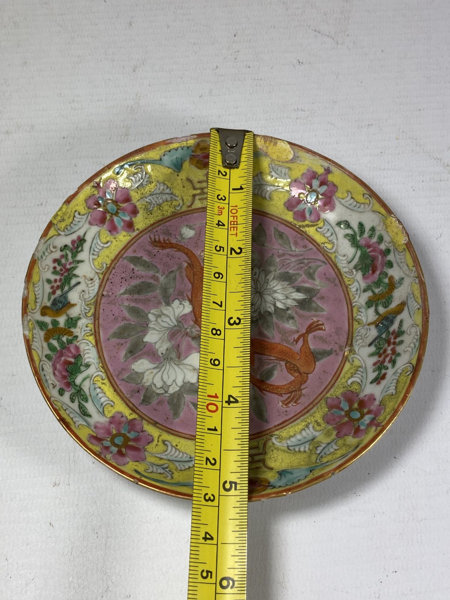 AN EARLY 20TH CENTURY CHINESE FAMILLE JAUNE DRAGON DESIGN DISH, UNMARKED, DIAMETER 13CM - Image 4 of 4