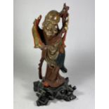 A VINTAGE CHINESE CARVED WOODEN FIGURE OF AN IMMORTAL, HEIGHT 25CM