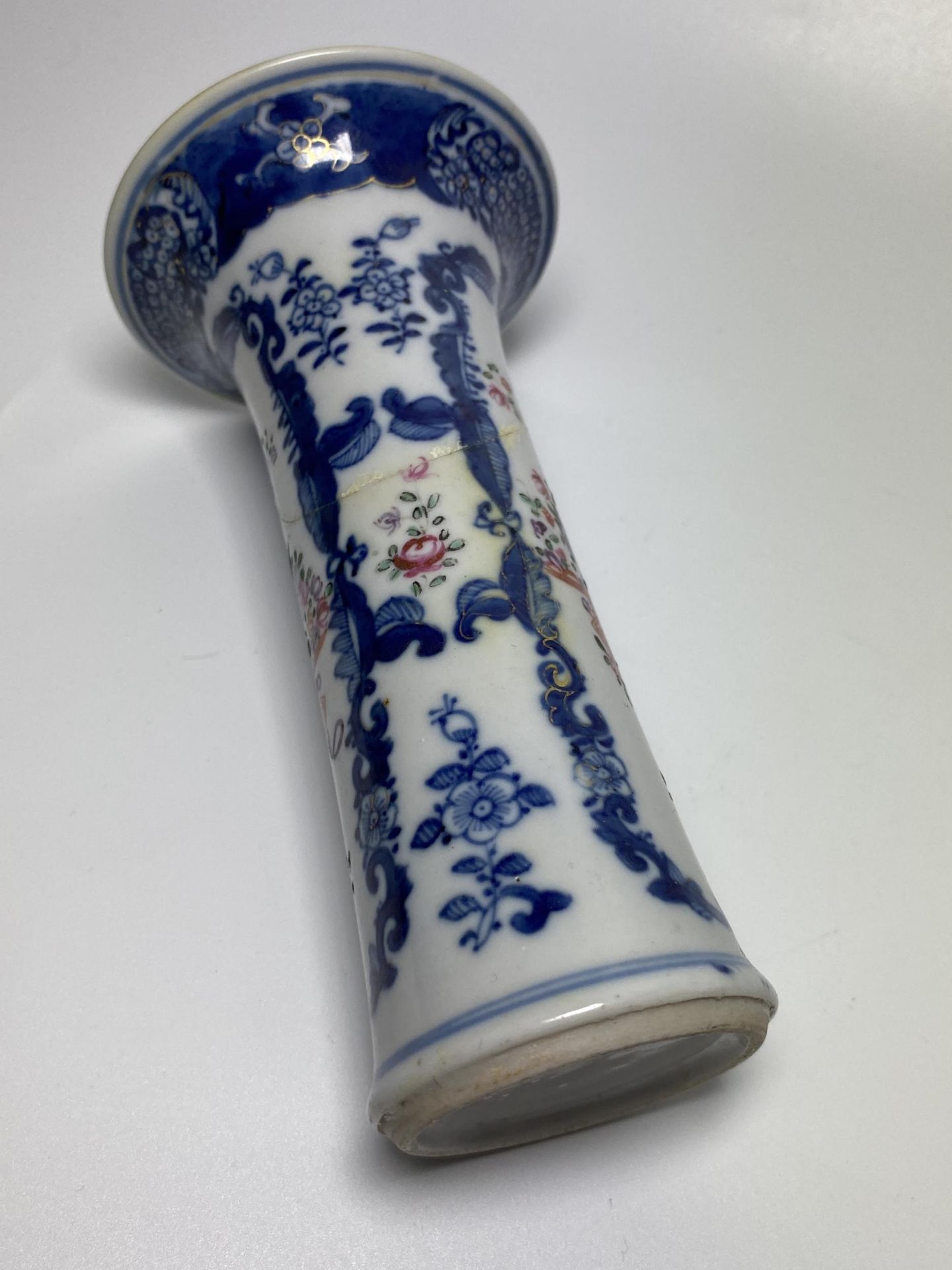 A 19TH CENTURY CHINESE QING TRUMPET FLARED VASE, HEIGHT 14.5CM (A/F) - Image 4 of 6