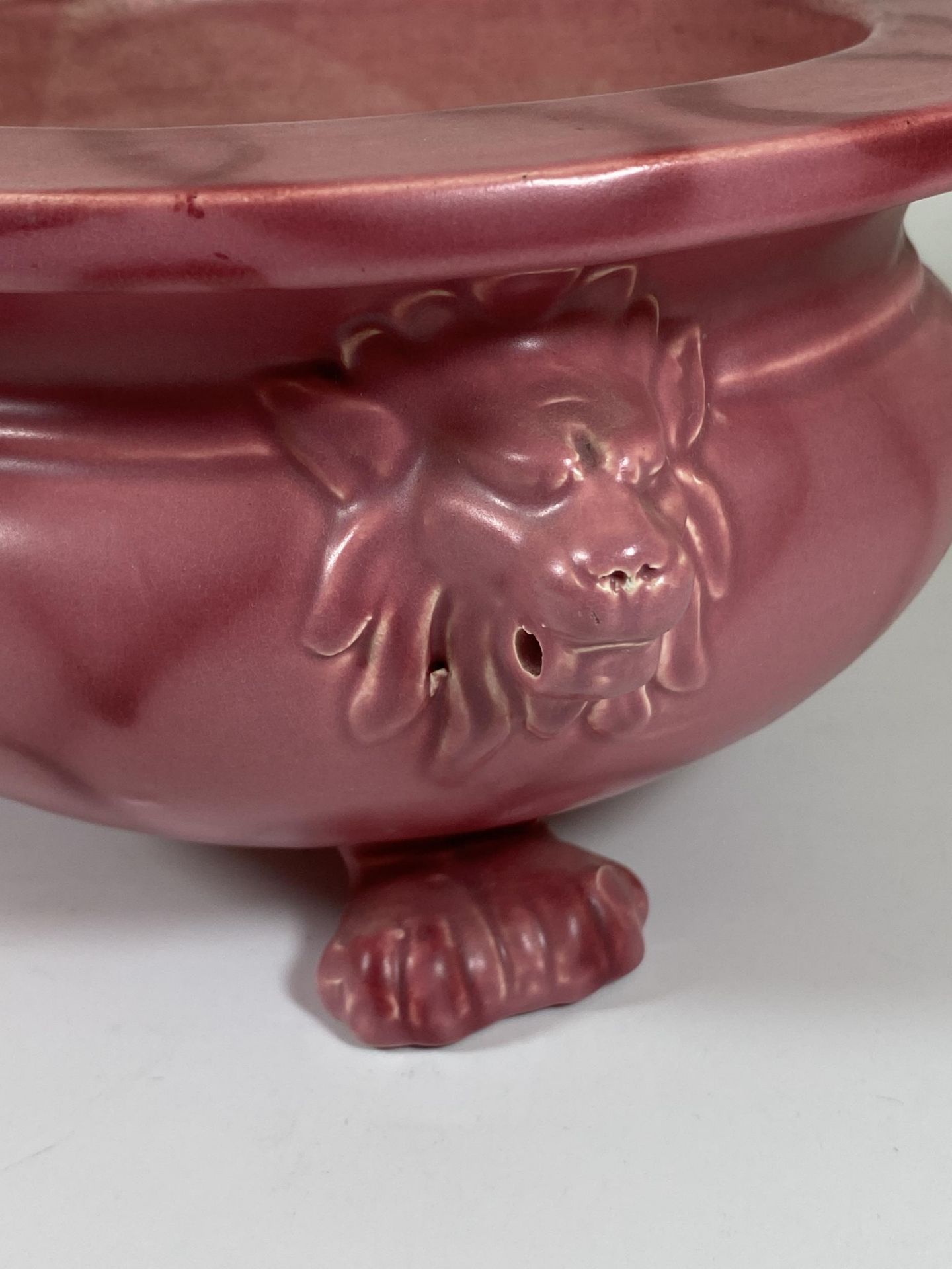A C.1900 ART NOUVEAU BRETBY PINK POTTERY CENSOR / BOWL WITH TRIPLE LION HEAD AND PAW FEET, SIGNED TO - Image 3 of 8