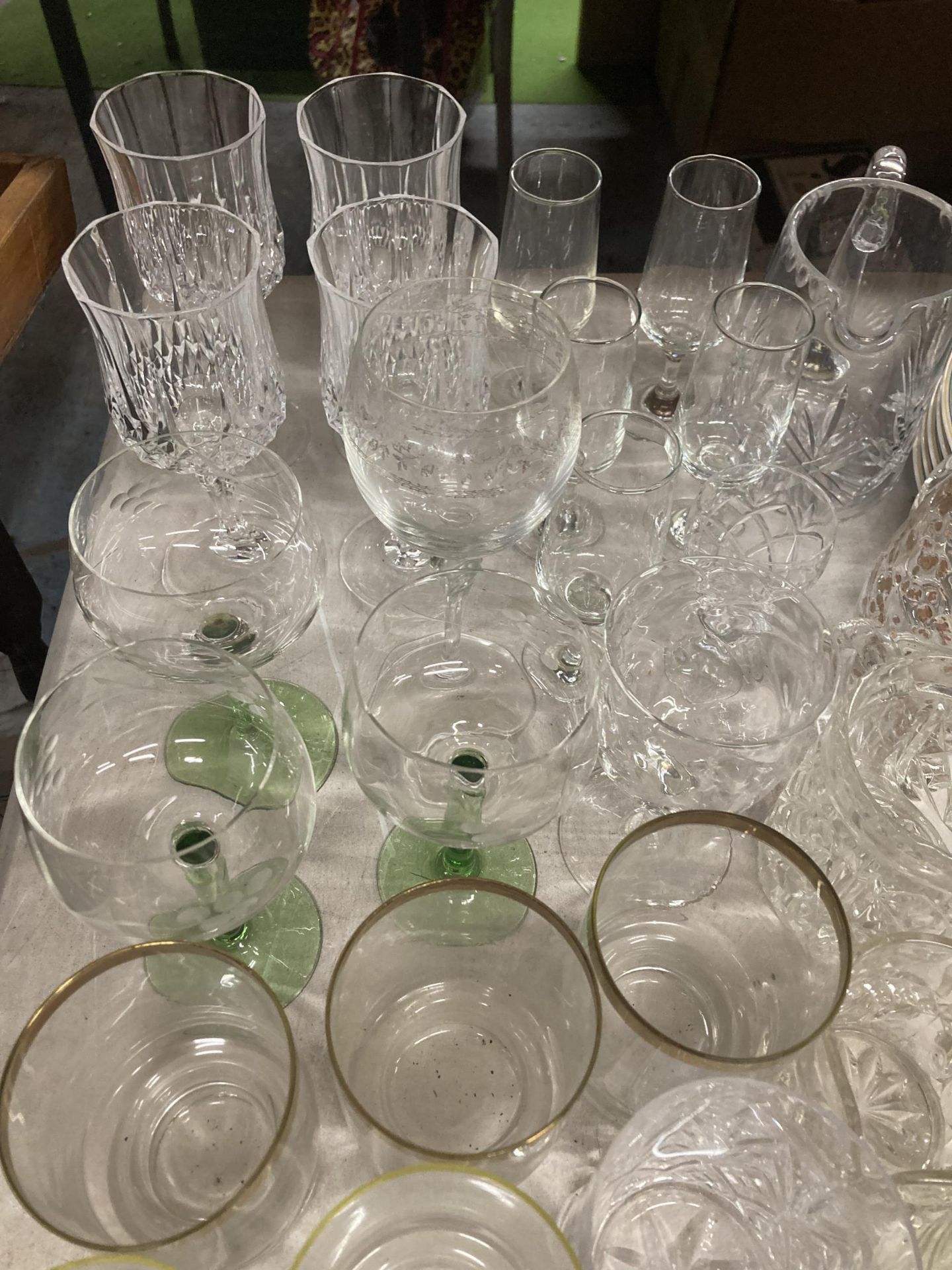 A LARGE QUANTITY OF GLASSES TO INCLUDE WINE, SHERRY, TUMBLERS, JUGS, ETC - Image 2 of 2