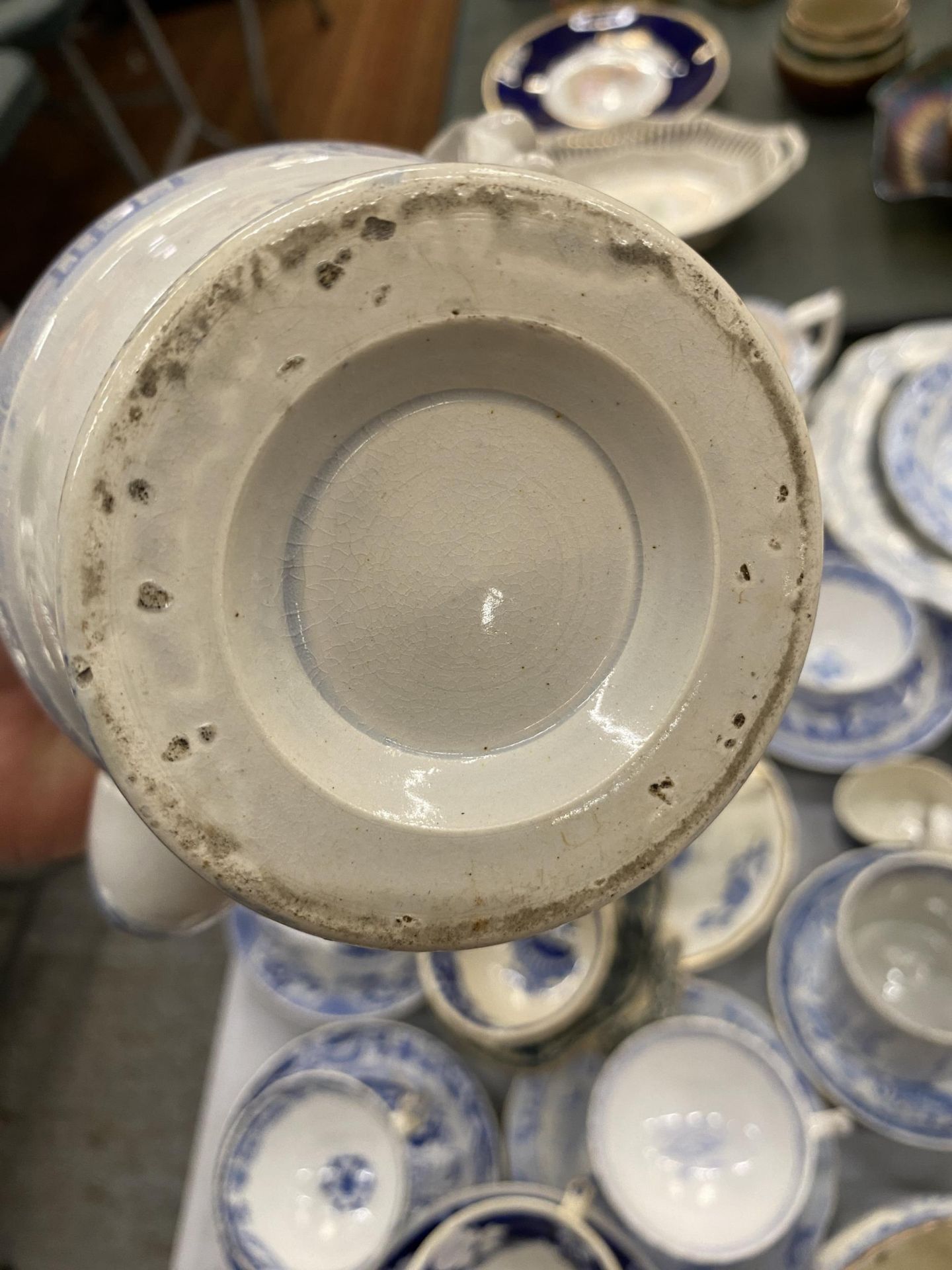 A LARGE COLLECTION OF BLUE AND WHITE 19TH CENTURY AND LATER PORCELAIN TO INCLUDE SPODE, ETC - Image 2 of 4