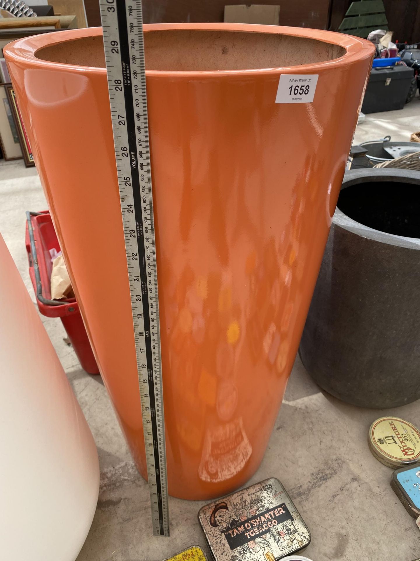 AN ORANGE CIRCULAR FIBRE GLASS PLANTER (H:71CM) - Image 2 of 3