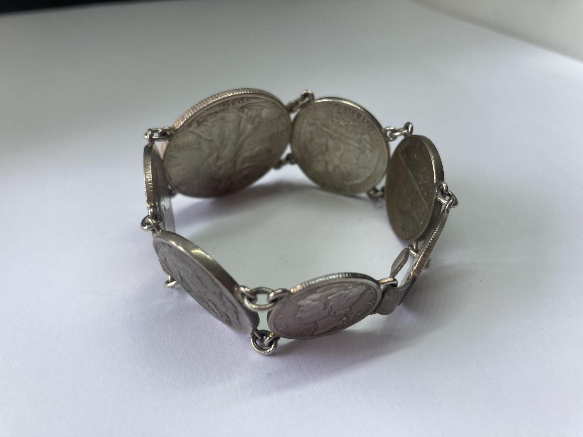 AN AMERICAN COIN BRACELET - Image 2 of 3