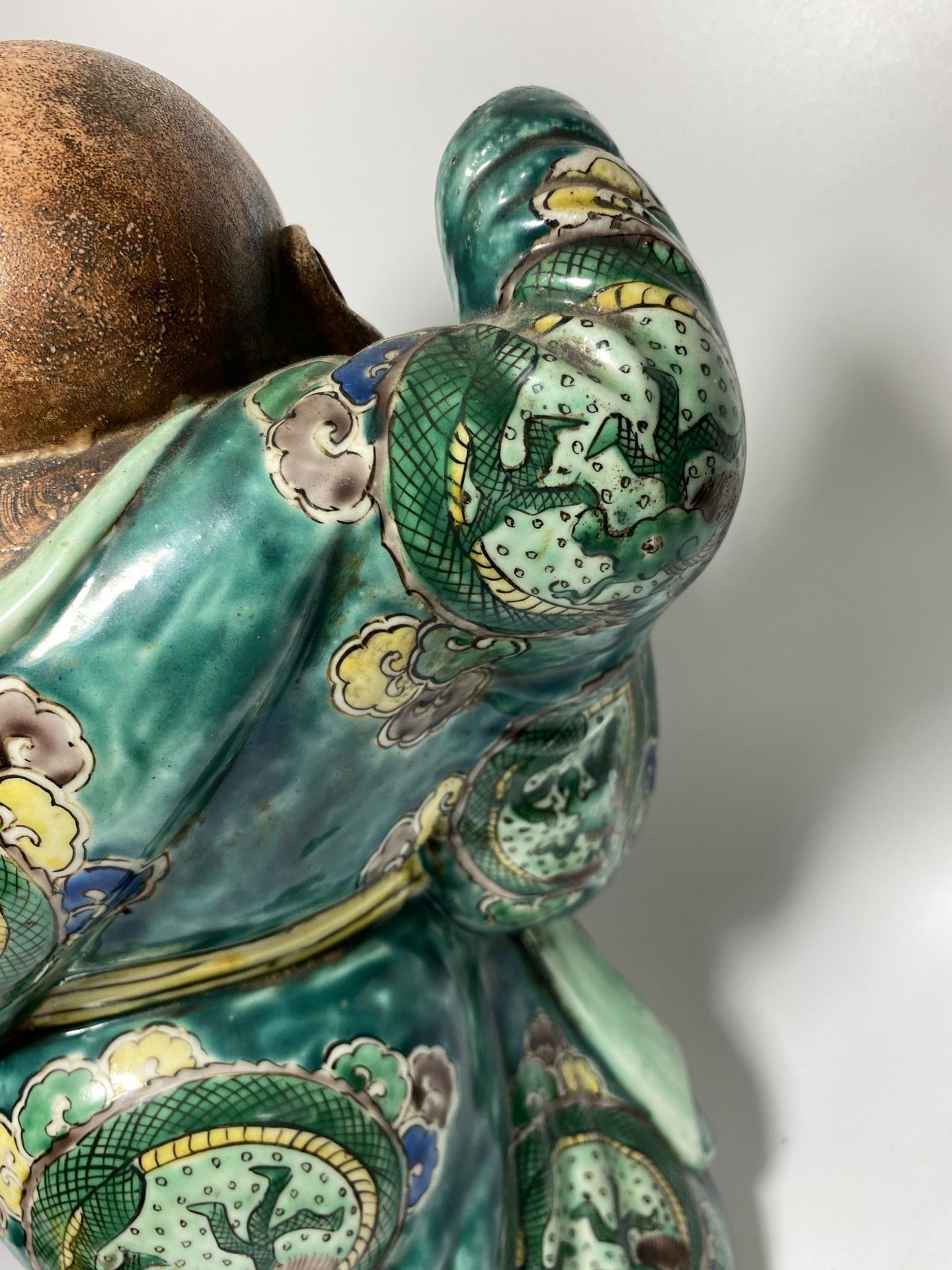 A LARGE JAPANESE MEIJI PERIOD (1868-1912) POTTERY MODEL OF HOTEI WEARING CHINESE DRAGON DESIGN ROBE, - Image 8 of 11
