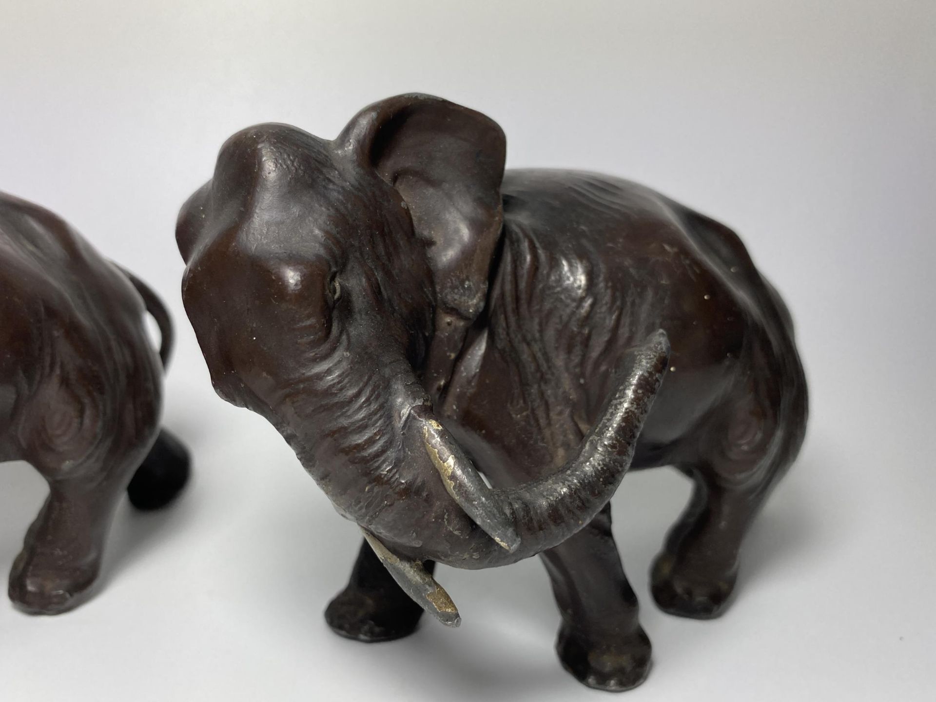 A PAIR OF EARLY 20TH CENTURY JAPANESE METAL MODELS OF ELEPHANTS, 10 X 14CM - Image 2 of 7