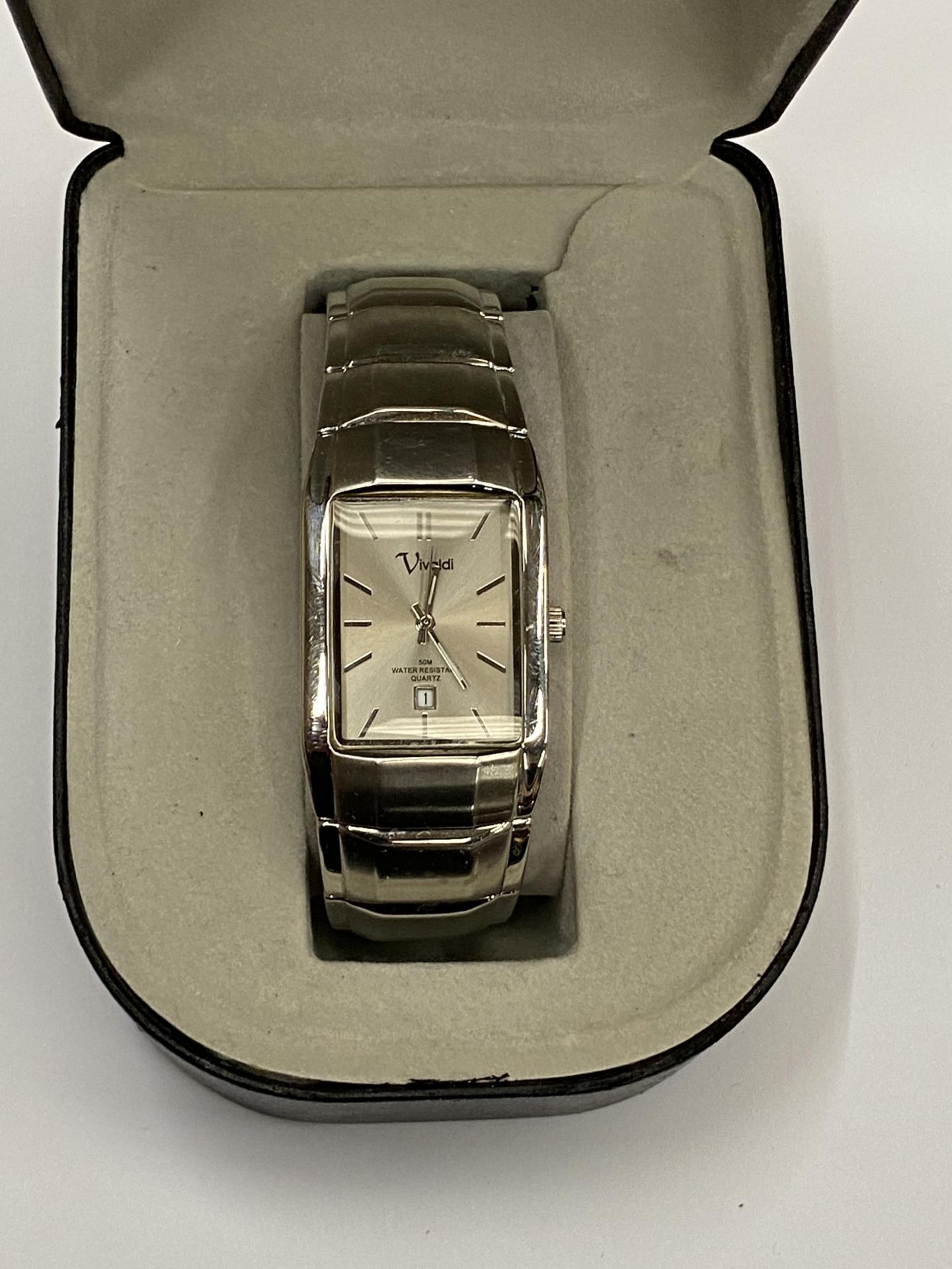 A BOXED VIVALDI GENTS WATCH, WORKING AT TIME OF CATALOGUING BUT NO WARRANTY GIVEN