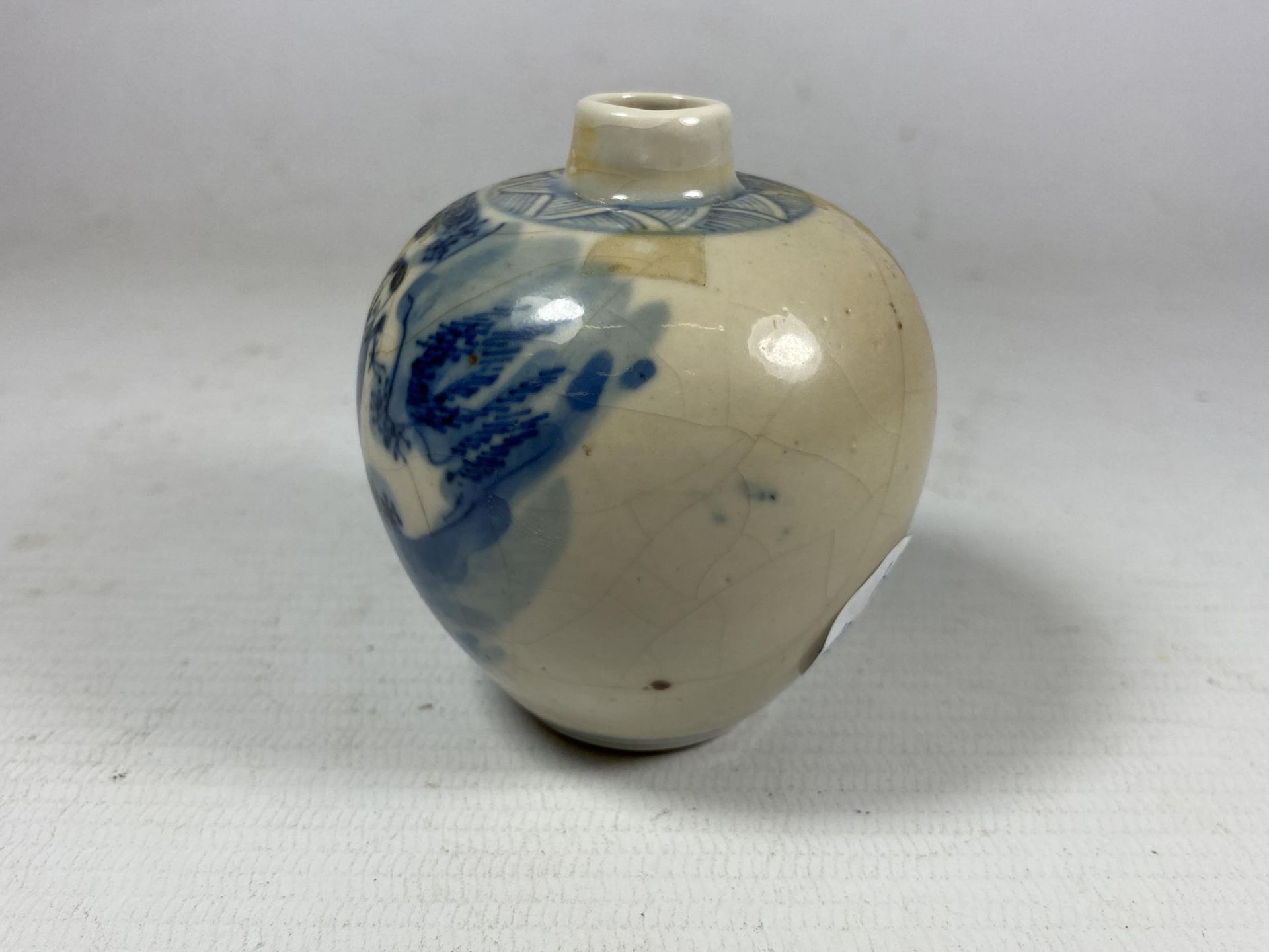 A CHINESE BLUE AND WHITE CRACKLE DESIGN POT WITH FIGURAL DESIGN, SIX CHARACTER MARK TO BASE, - Image 2 of 4