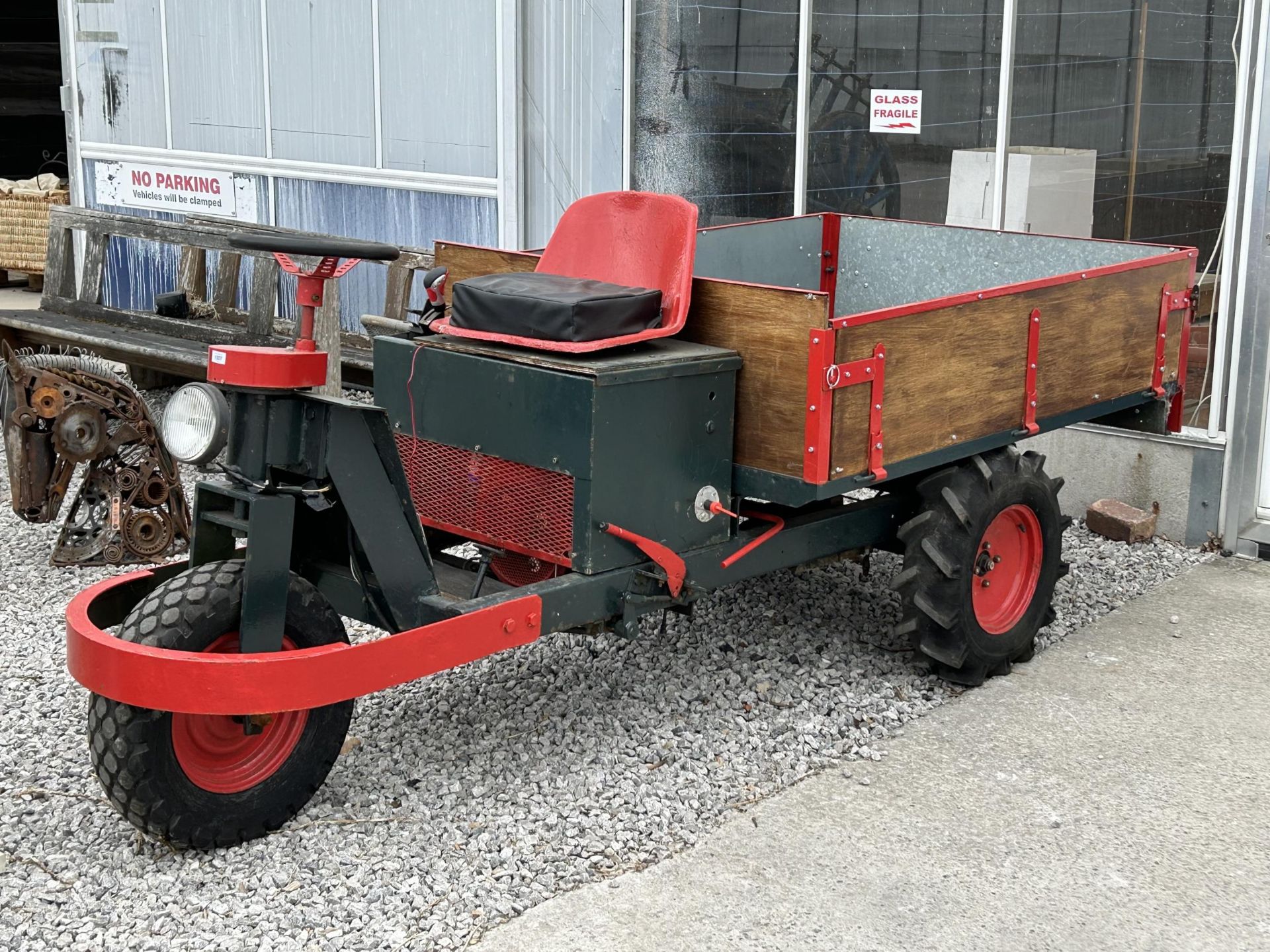 A PETROL ENGINE 'MARTIN TRUCKS BE2' MARKET GARDENERS TRICYCLE WITH MANUAL TIPPER BODY (REQUIRES A