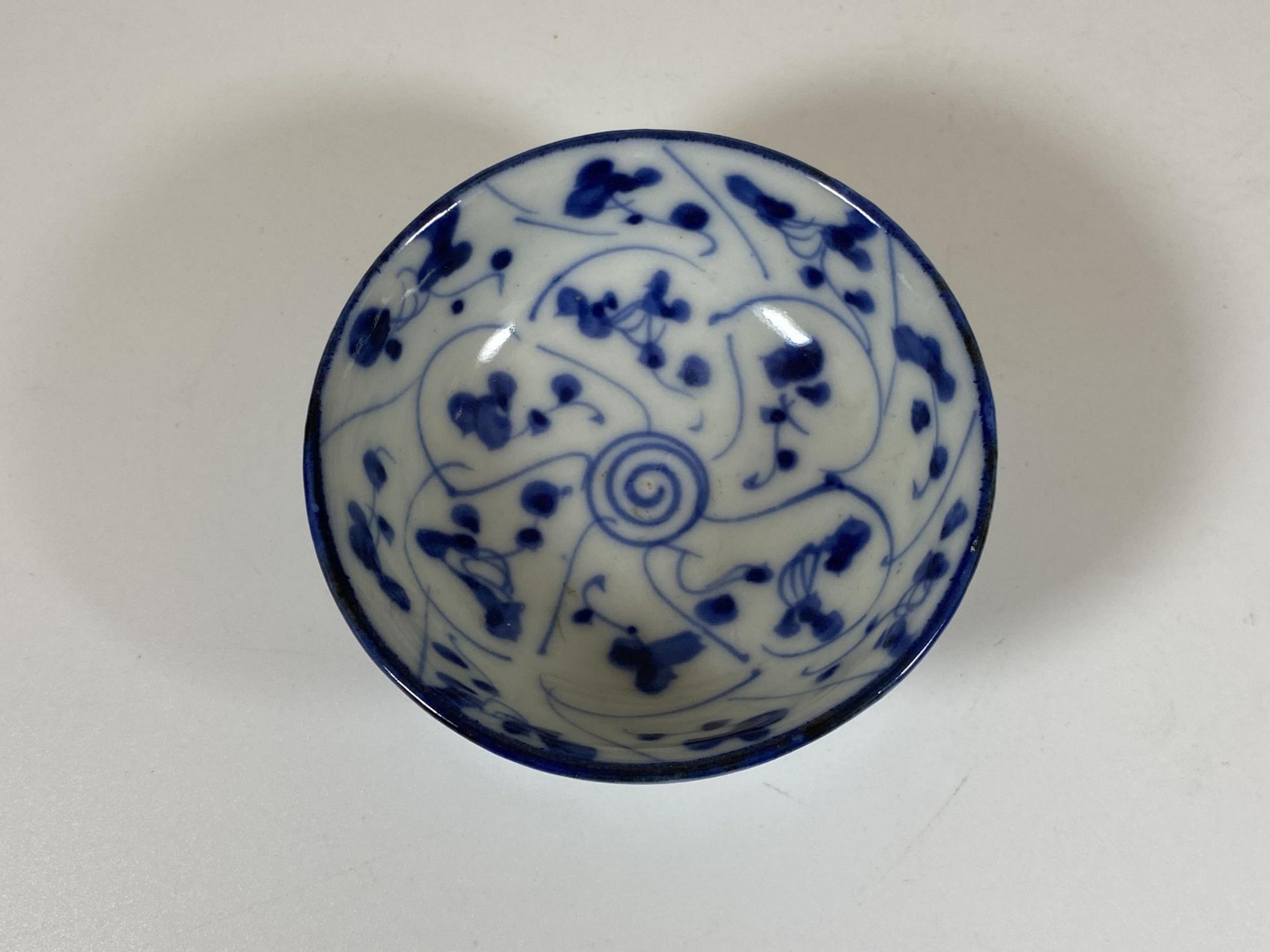 A TEK SING CARGO STYLE CHINESE BLUE AND WHITE NUT BOWL, DIAMETER 8CM - Image 2 of 3