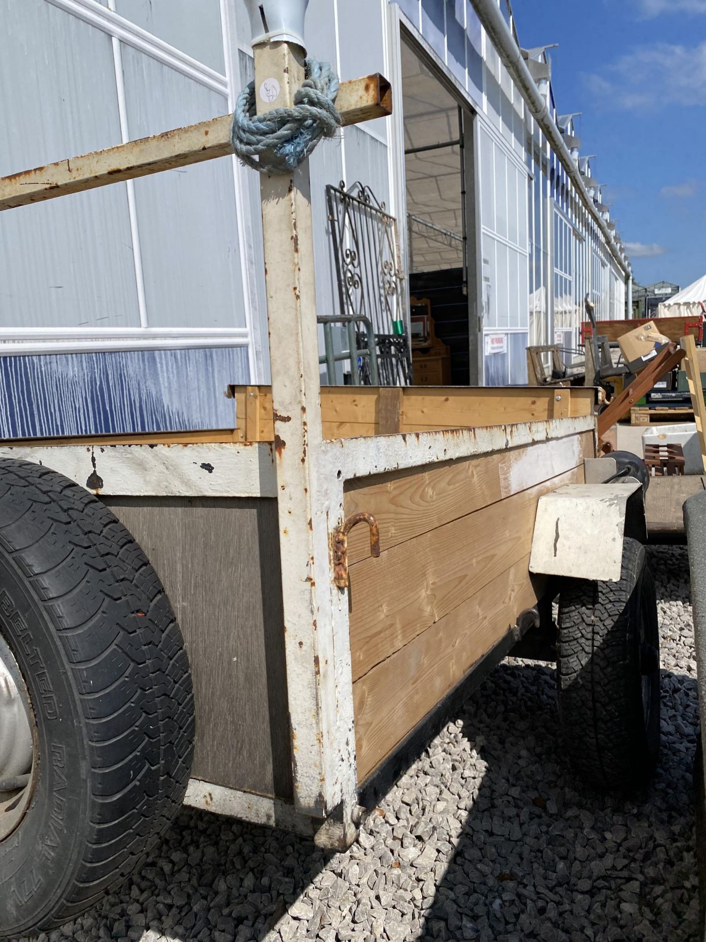 A WOODEN AND METAL CAR TRAILER WITH TWO SPARE TYRES - Image 2 of 3