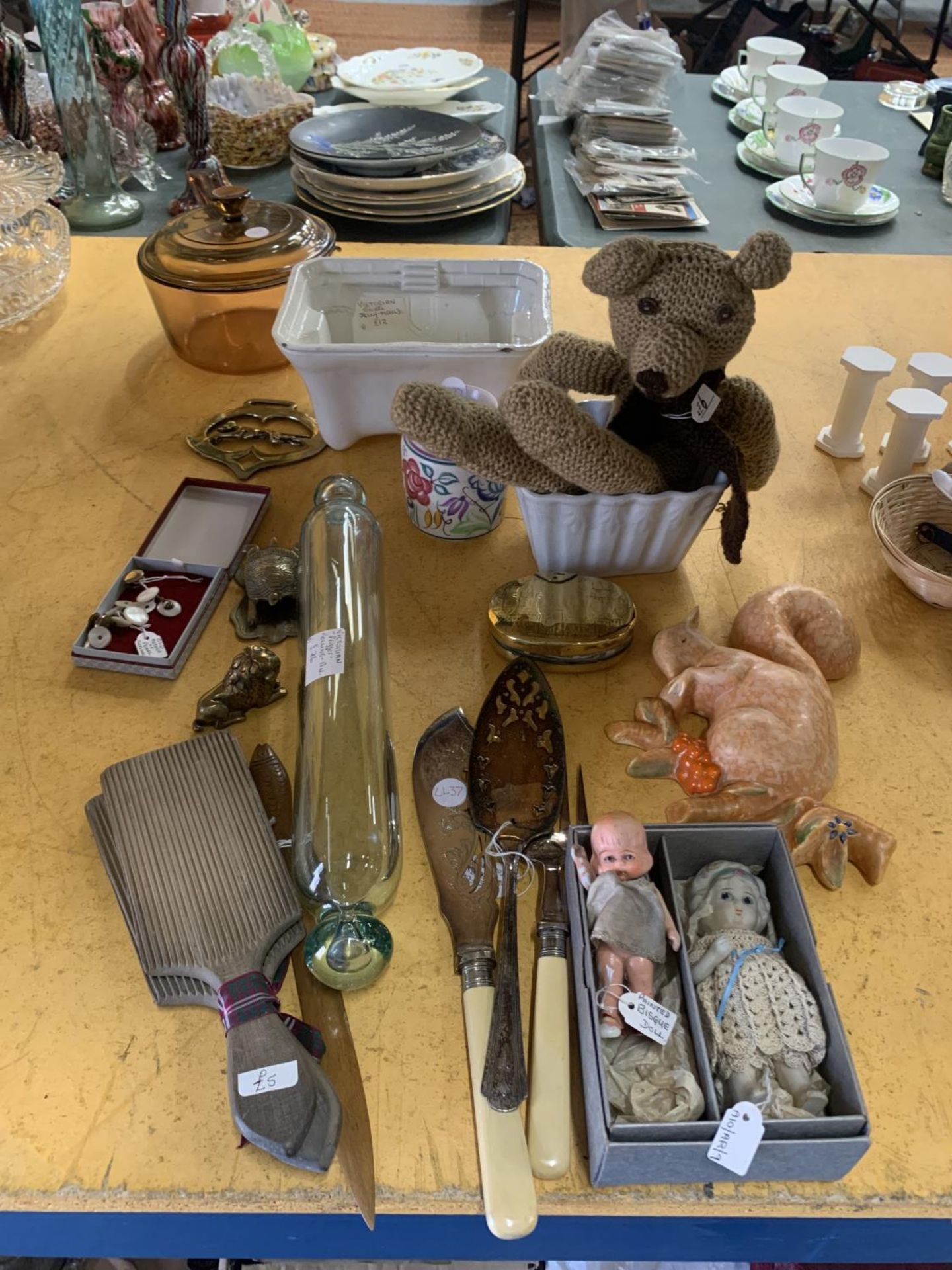 A MIXED VINTAGE LOT TO INCLUDE TWO SMALL BISQUE DOLLS, BUTTER PATS, A GLASS VICTORIAN 'FRIGGER'