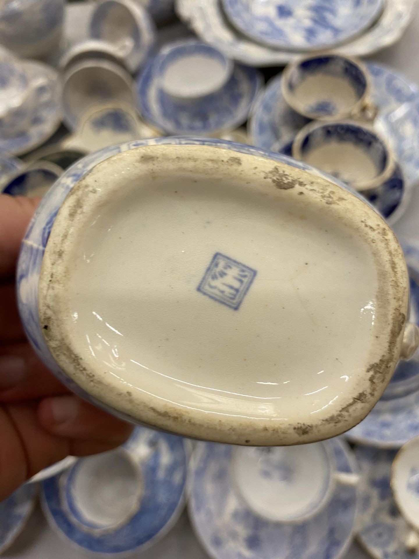 A LARGE COLLECTION OF BLUE AND WHITE 19TH CENTURY AND LATER PORCELAIN TO INCLUDE SPODE, ETC - Image 3 of 4