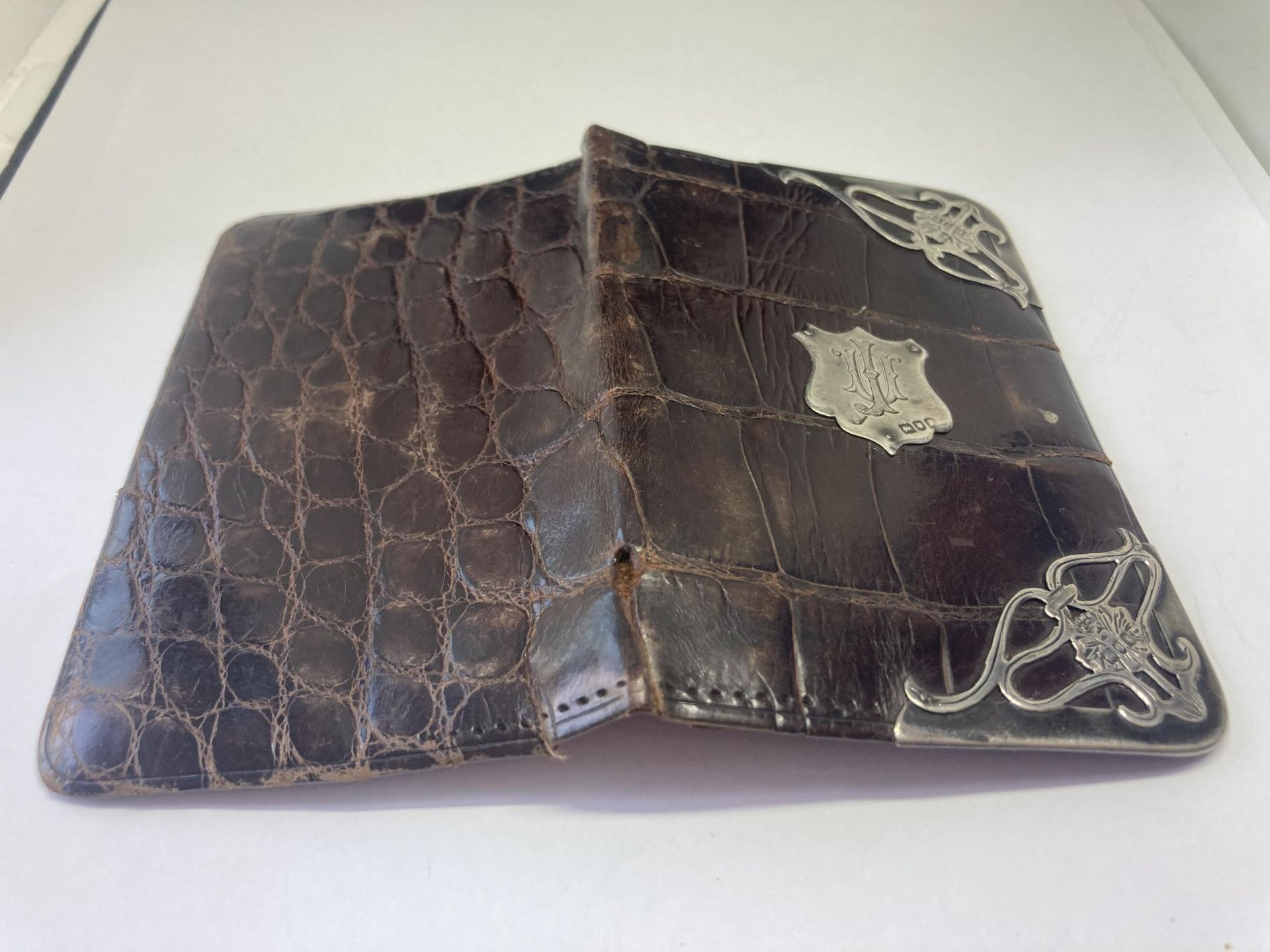 A SILVER AND LEATHER WALLET - Bild 3 aus 4