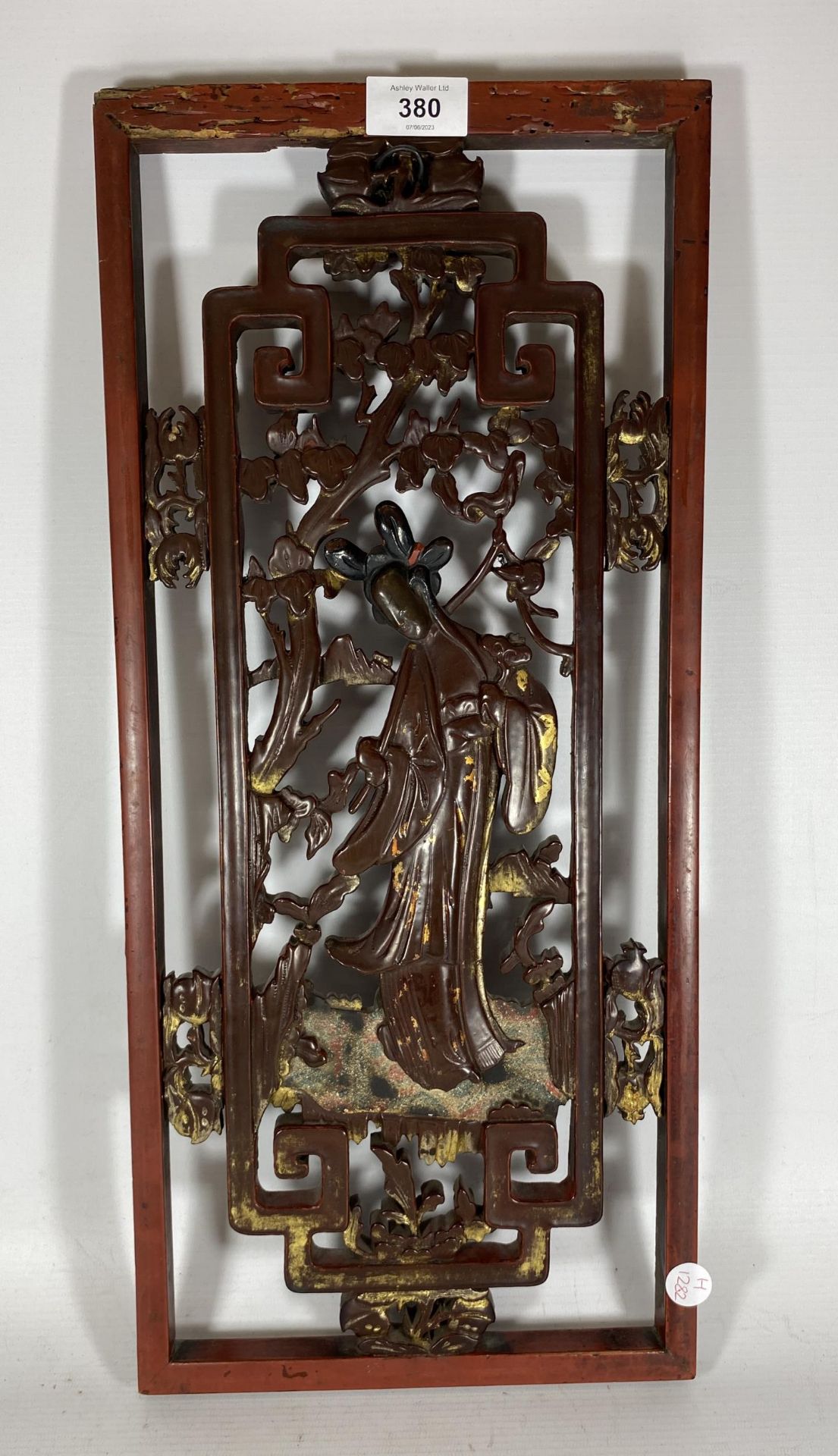 A CHINESE LACQUERED WOODEN PANEL WITH GEISHA GIRL DESIGN, 23 X 53CM