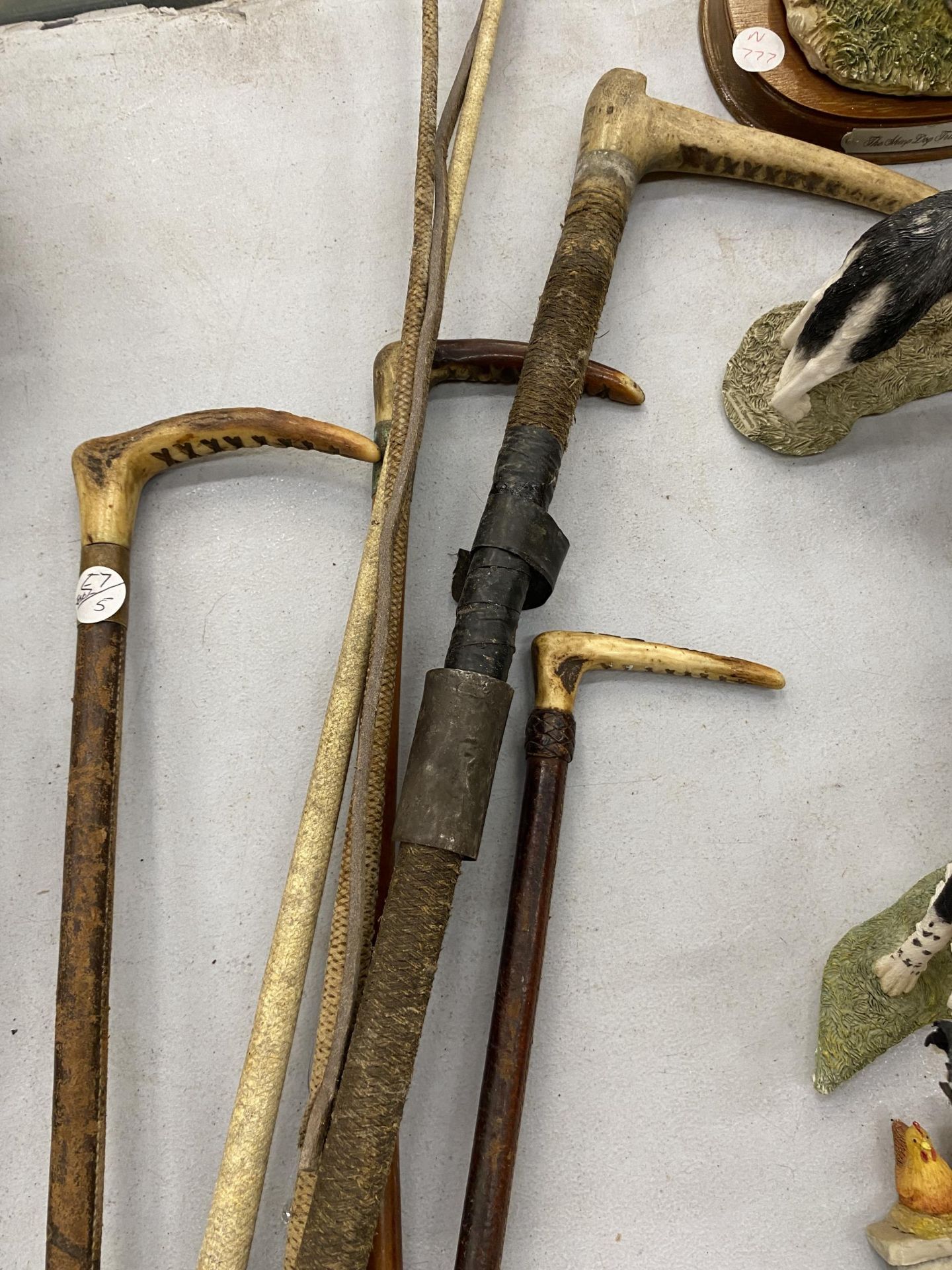 SIX VINTAGE RIDING CROPS TO INCLUDE HORN HANDLED EXAMPLES - Image 2 of 2