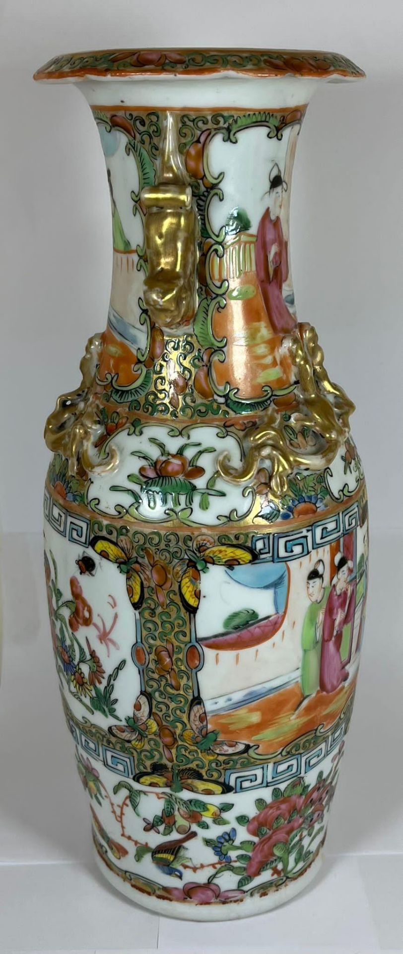 A LATE 19TH CENTURY CHINESE CANTON FAMILLE ROSE WITH FIGURAL DESIGN FRONT PANEL AND BIRD AND - Image 6 of 7