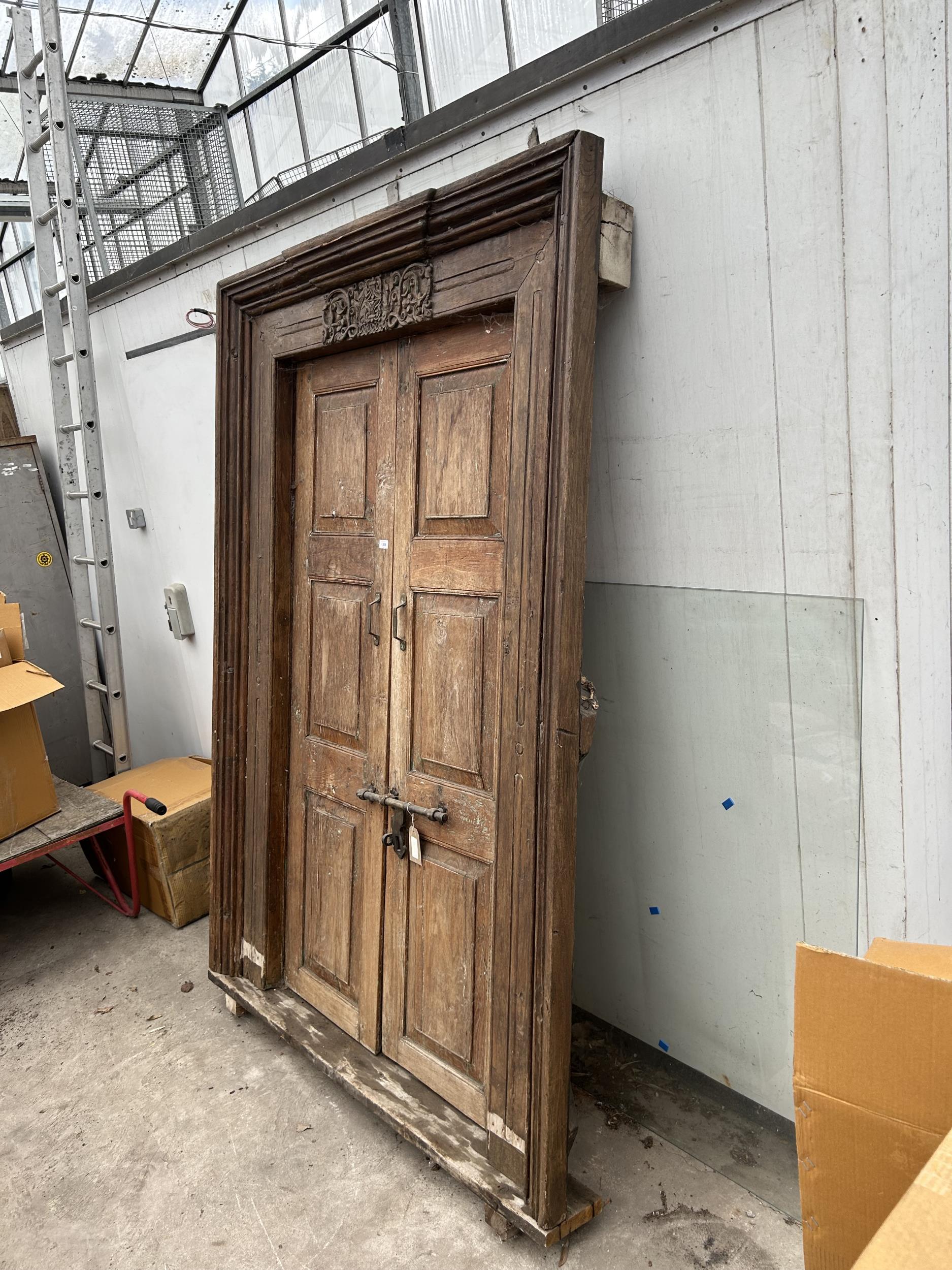 A PAIR OF INDIAN HARDWOOD PANELLED DOORS WITH BRASS FITTINGS + CARVED CORNICE, 84 X 58" INCLUDING - Image 5 of 5