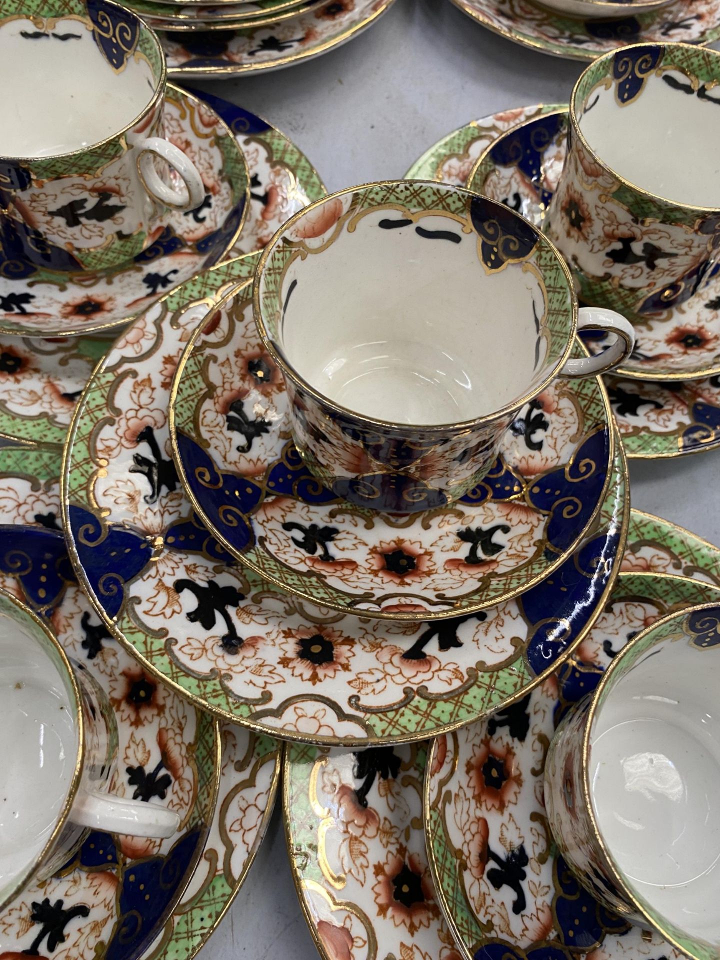 A COLLECTION OF VINTAGE ROYAL STAFFORD CUPS, SAUCERS AND SIDE PLATES - Image 3 of 3