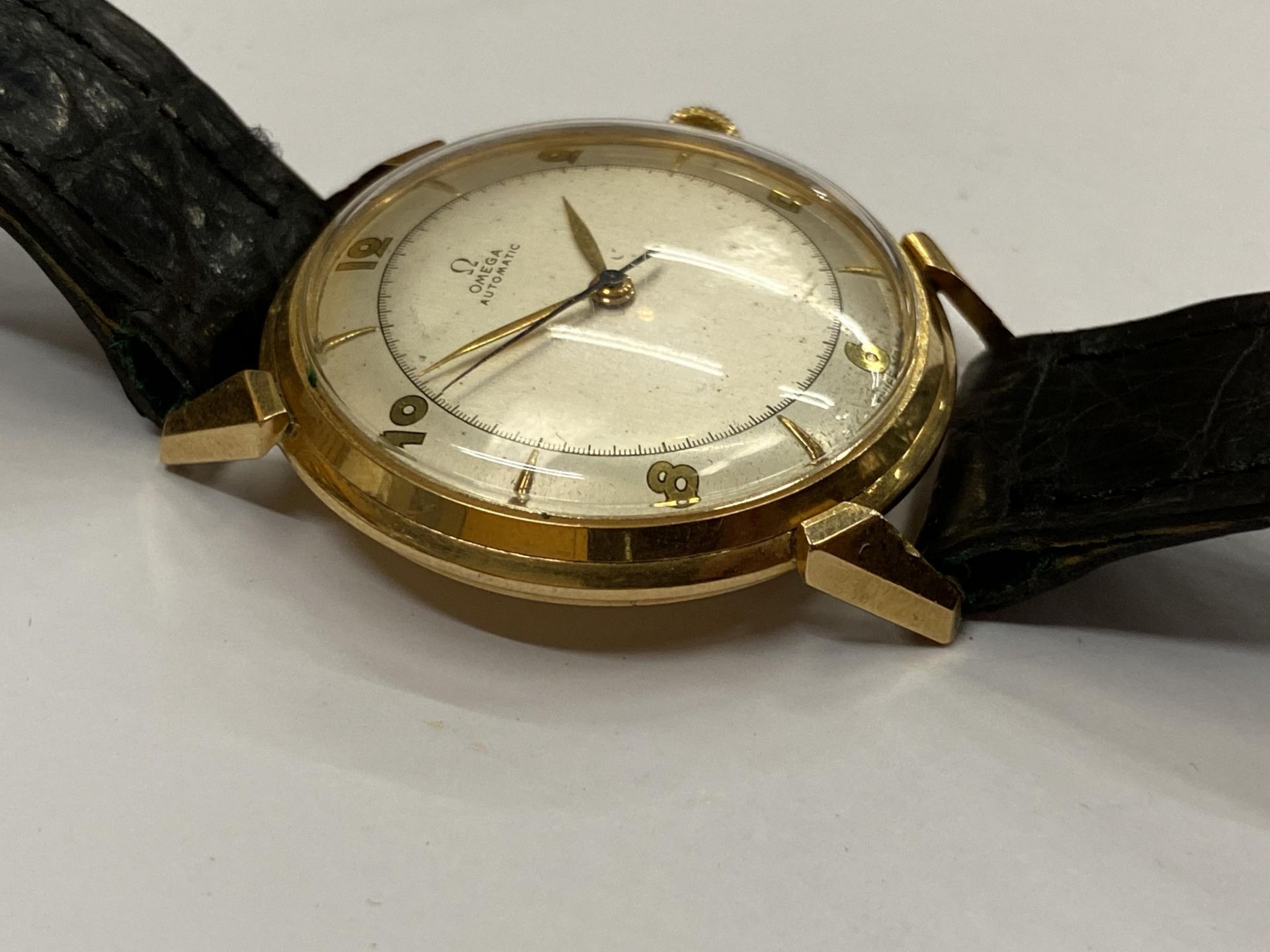 A 1940'S OMEGA BUMPER AUTOMATIC WATCH, YELLOW METAL UNMARKED CASE, WITH NON ORIGINAL BOX, WORKING AT - Image 3 of 8