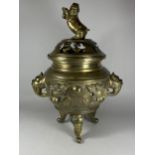 A LARGE CHINESE TWIN HANDLED BRASS LIDDED TEMPLE JAR, WITH DRAGONS CHASING THE FLAMING PEARL