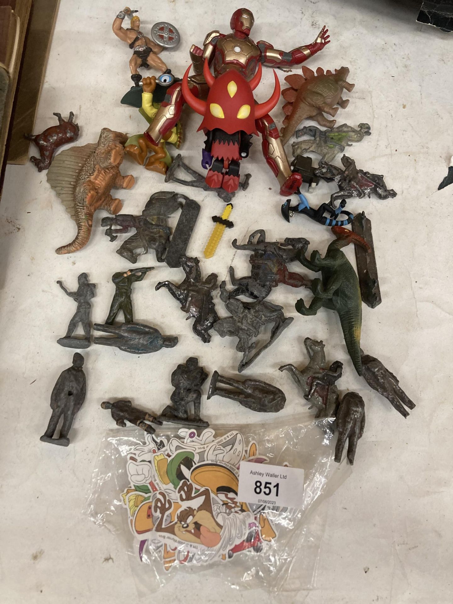 A QUANTITY OF LEAD FIGURES - A/F PLUS DINOSAURS, ACTION FIGURES, ETC