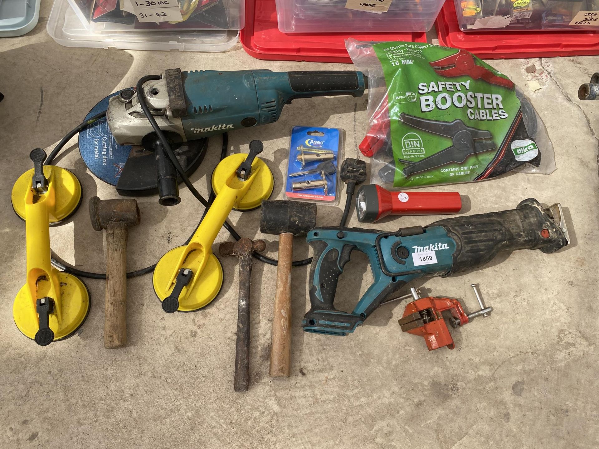 AN ASSORTMENT OF TOOLS TO INCLUDE A MAKITA ANGLE GRINDER, A MAKITA RECIPRICATING SAW AND HAMMERS ETC