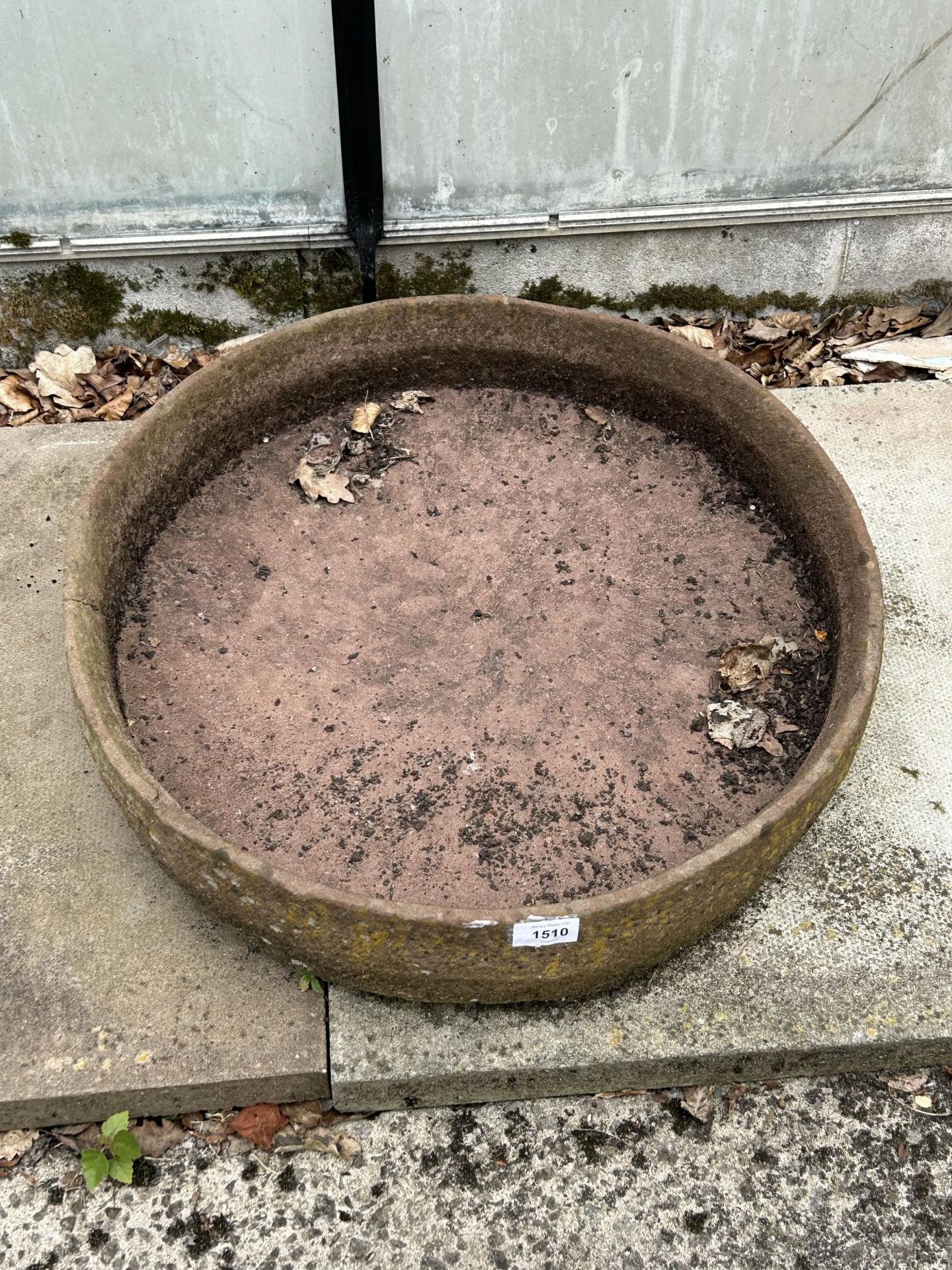 A VINTAGE INDIAN STONE CIRCULAR BOWL PLANTER - Image 2 of 3