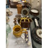 A MIXED VINTAGE LOT TO INCLUDE A PAIR OF DOLPHIN CANDLESTICKS, A SMITH'S MANTLE CLOCK, HARRODS