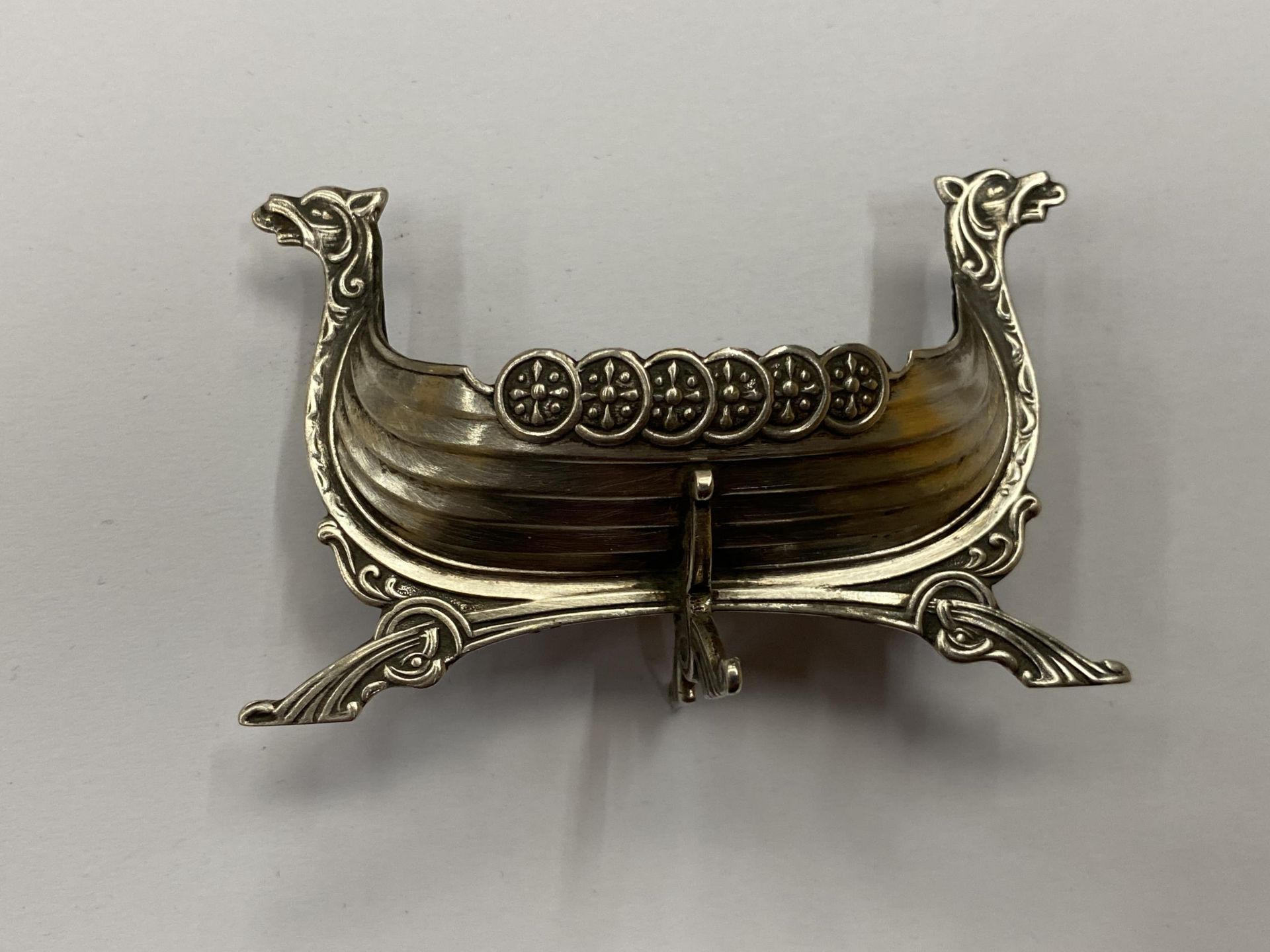 A SILVER VIKING BOAT MODEL - Bild 2 aus 2