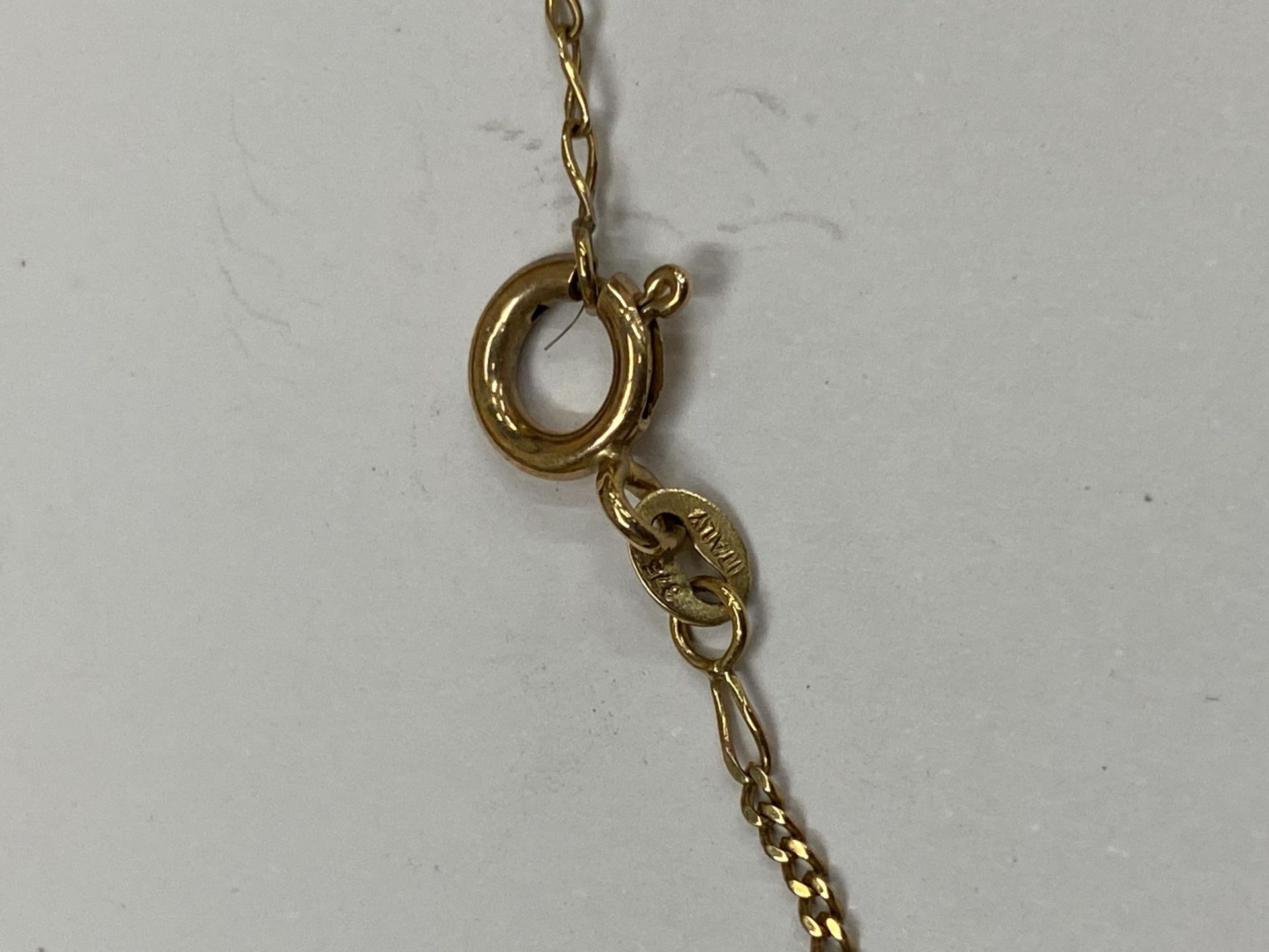 A 9CT YELLOW GOLD NECKLACE WITH SAPPHIRE STONE PENDANT, TOTAL WEIGHT 2.58G - Image 3 of 3