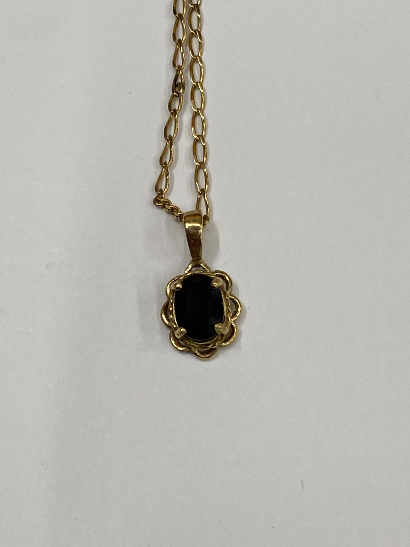A 9CT YELLOW GOLD NECKLACE WITH SAPPHIRE STONE PENDANT, TOTAL WEIGHT 2.58G - Image 2 of 3