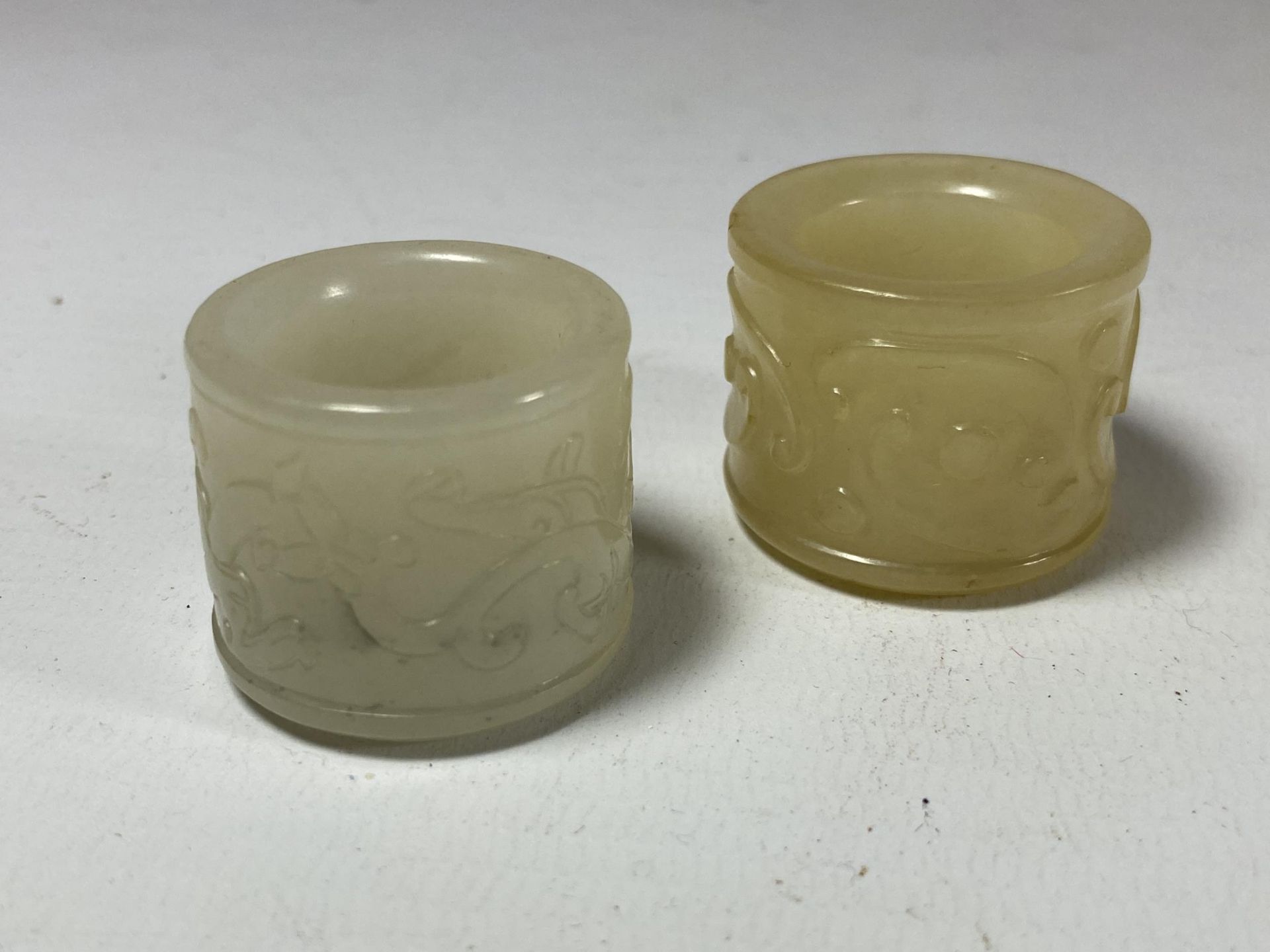 A GROUP OF THREE CHINESE JADE TYPE ITEMS, CARVED THUMB RINGS AND STONE - Image 4 of 6