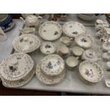 A LARGE QUANTITY OF VINTAGE GRINDLEY ROSE PATTERNED DINNERWARE TO INCLUDE VARIOUS SIZES OF PLATES,