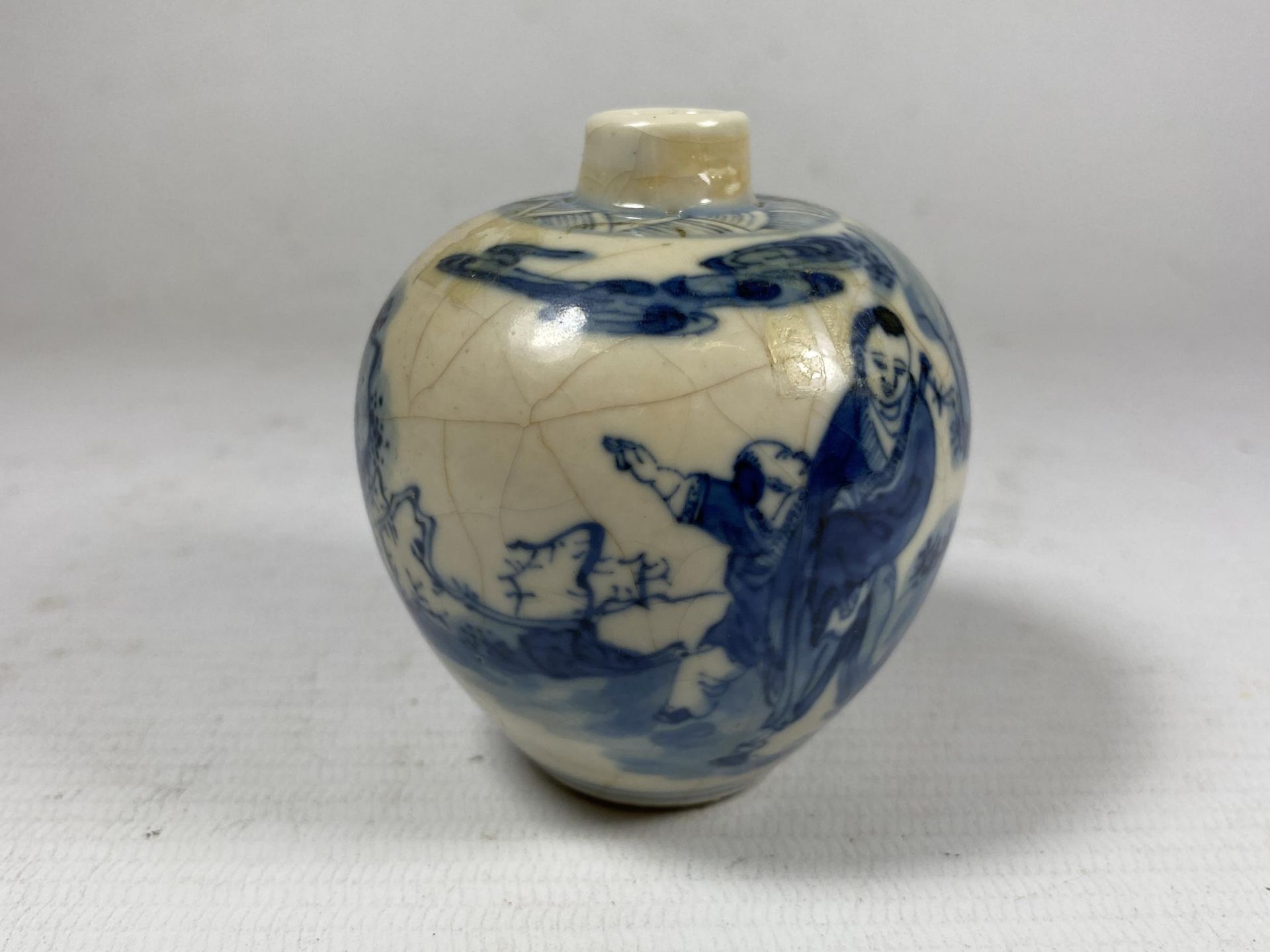 A CHINESE BLUE AND WHITE CRACKLE DESIGN POT WITH FIGURAL DESIGN, SIX CHARACTER MARK TO BASE,