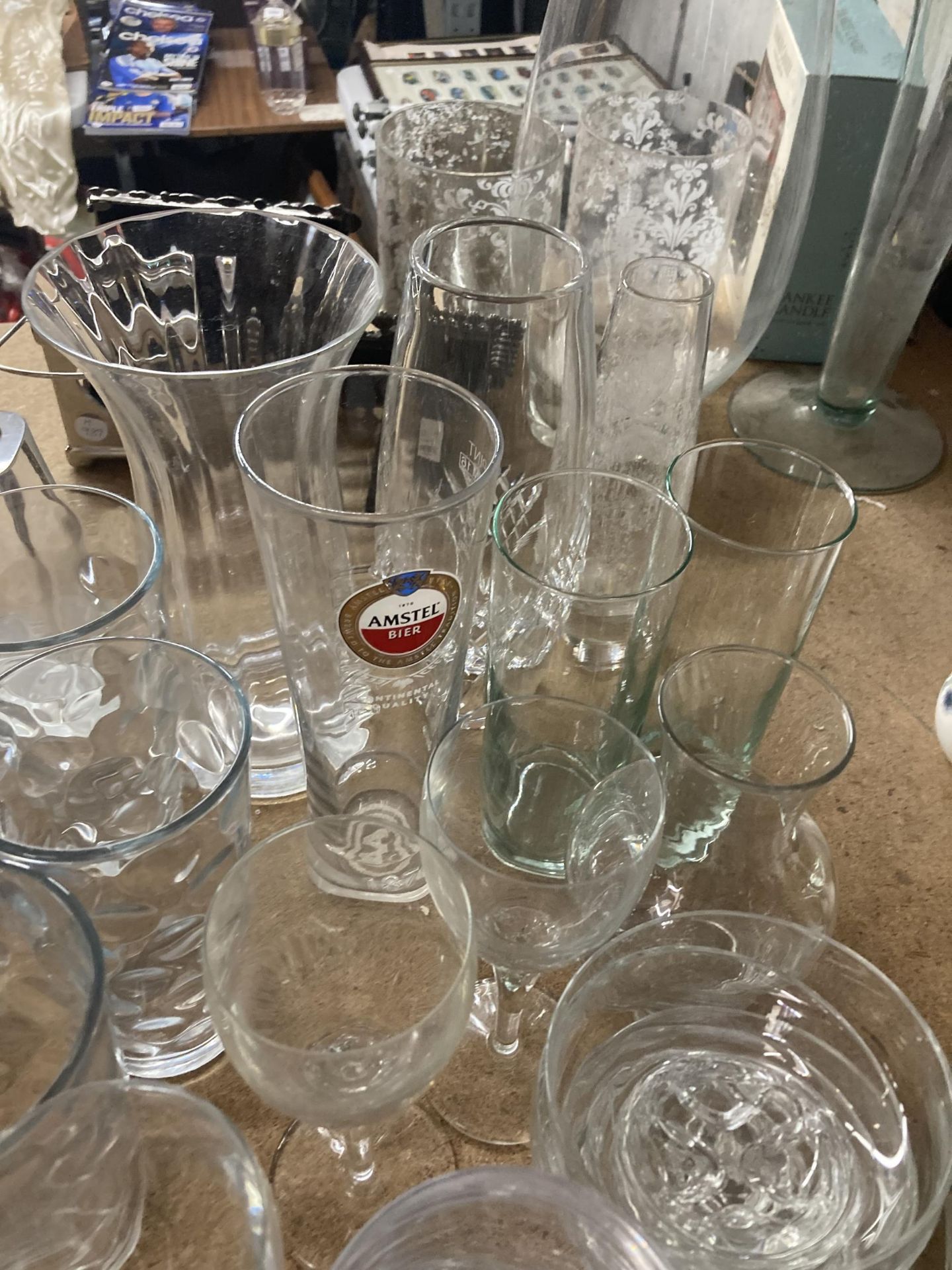 A LARGE QUANTITY OF GLASSES TO INCLUDE WINE, SHERRY, LICQUER, TUMBLERS, DESSERT BOWLS, VASES, ETC - Image 3 of 3
