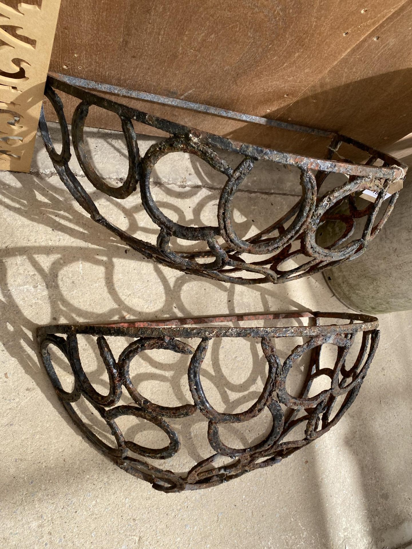 A PAIR OF METAL HORSE SHOE HAY RACKS - Image 2 of 2