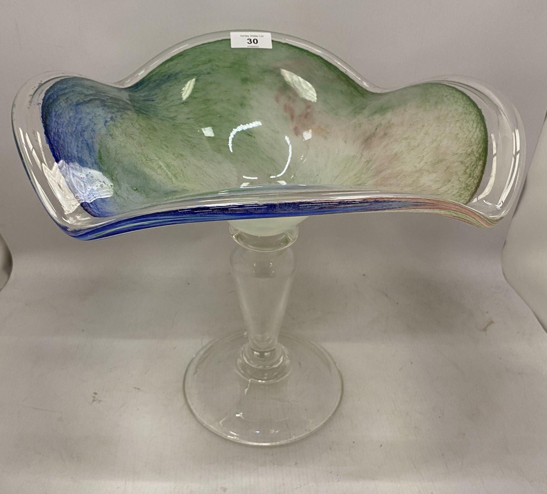 A LARGE ART COLOURED GLASS CENTRE PIECE, HEIGHT 29CM